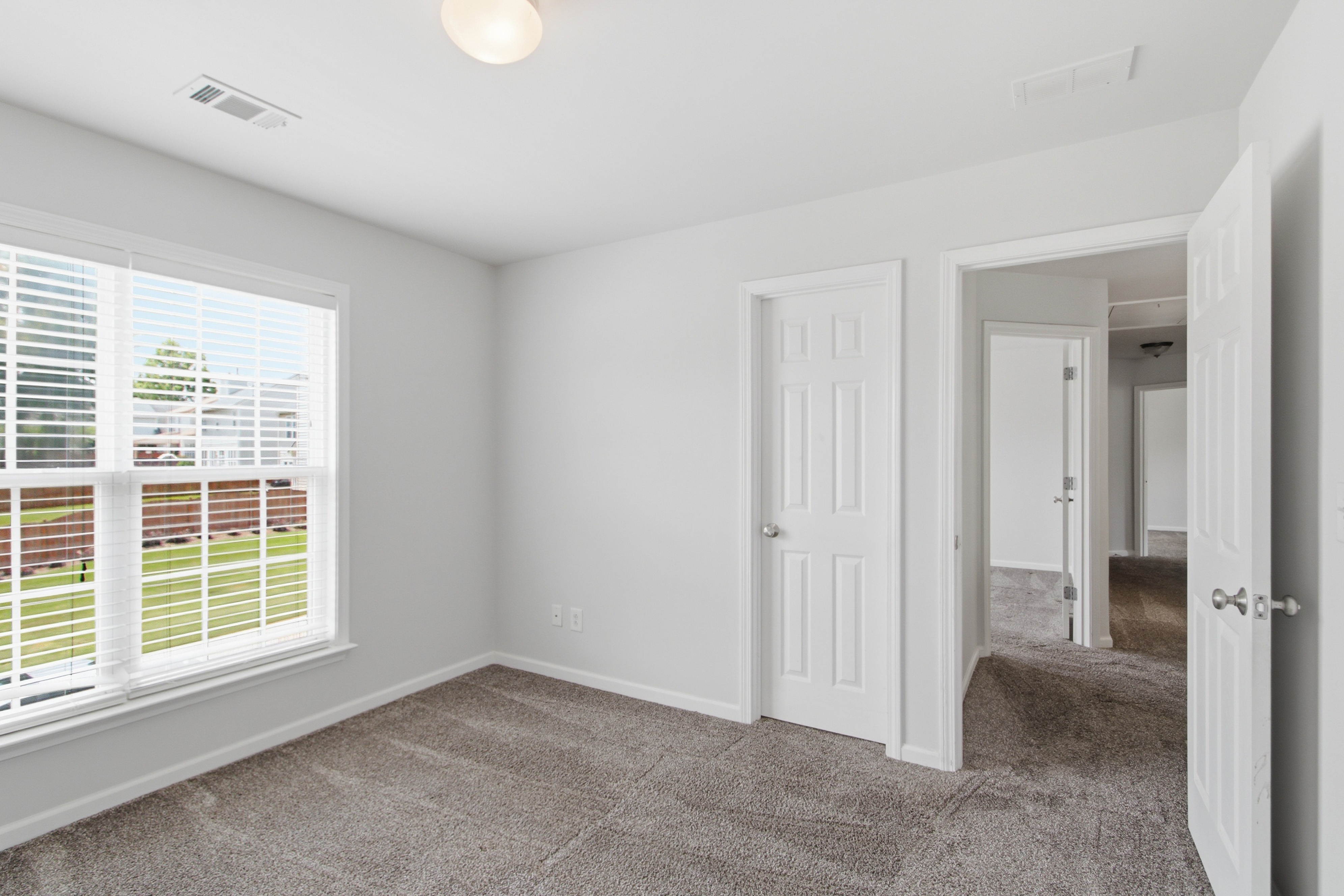 Photo 20 of 38 of 703 Aroura Dr, Woodstock, GA