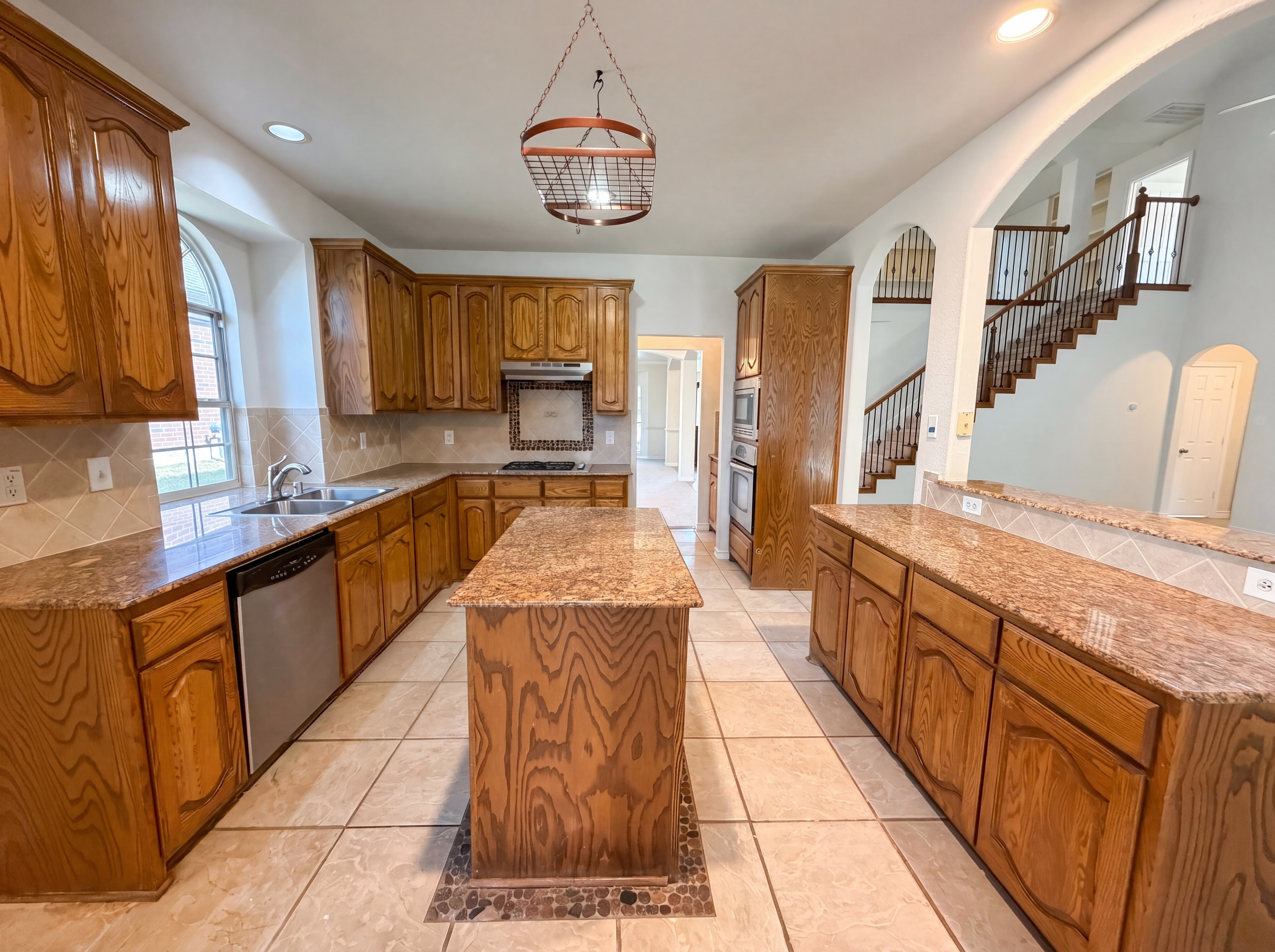 Photo 6 of 26 of 1126 Glencoe Dr, Glenn Heights, TX