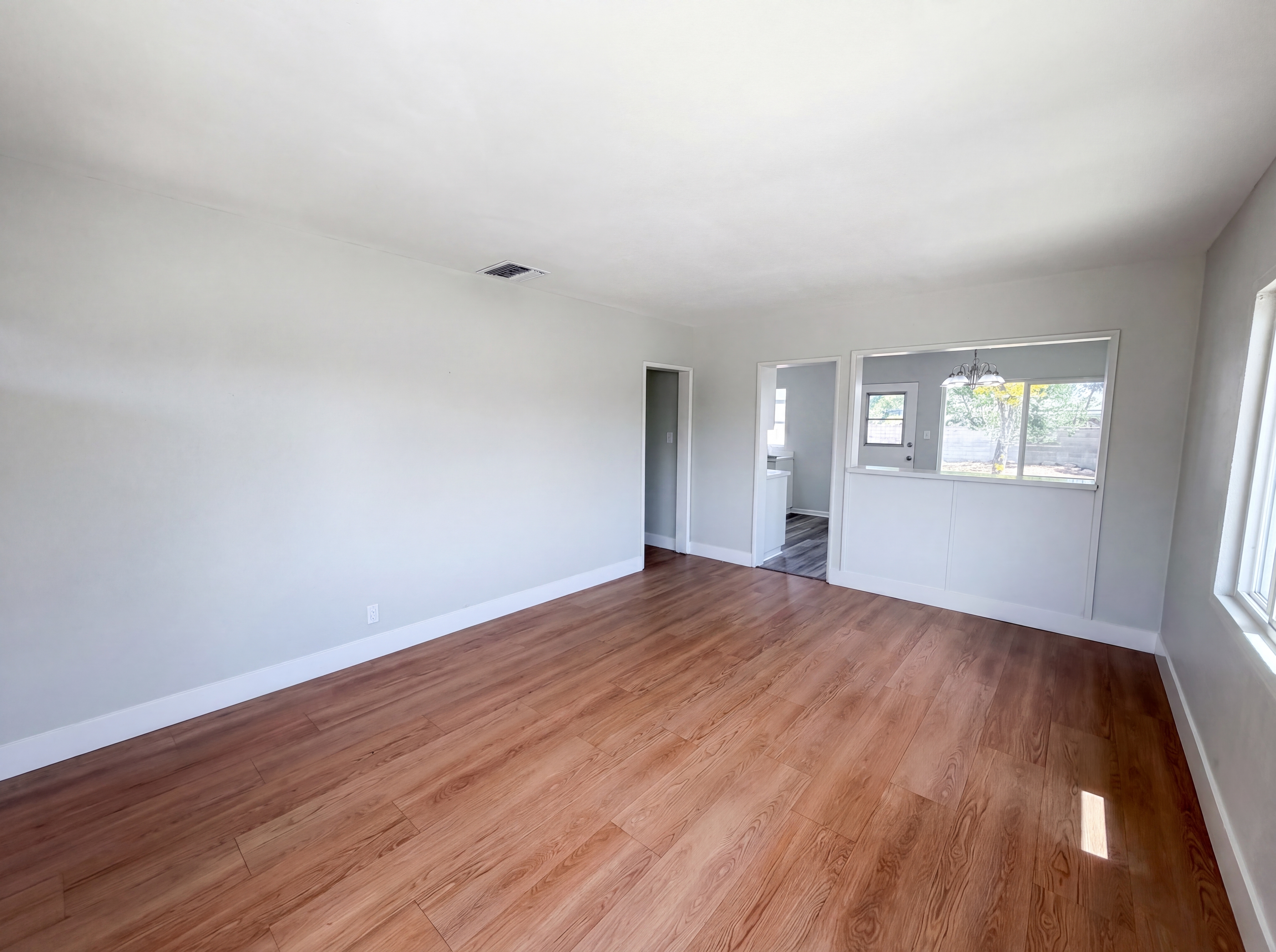 Photo 9 of 26 of 1441 Pepper Tree Ln, San Bernardino, CA