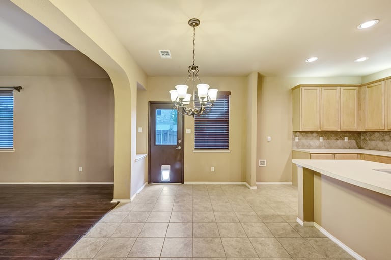 Photo 11 of 32 - 9900 Shelburne Rd, Fort Worth, TX 76244