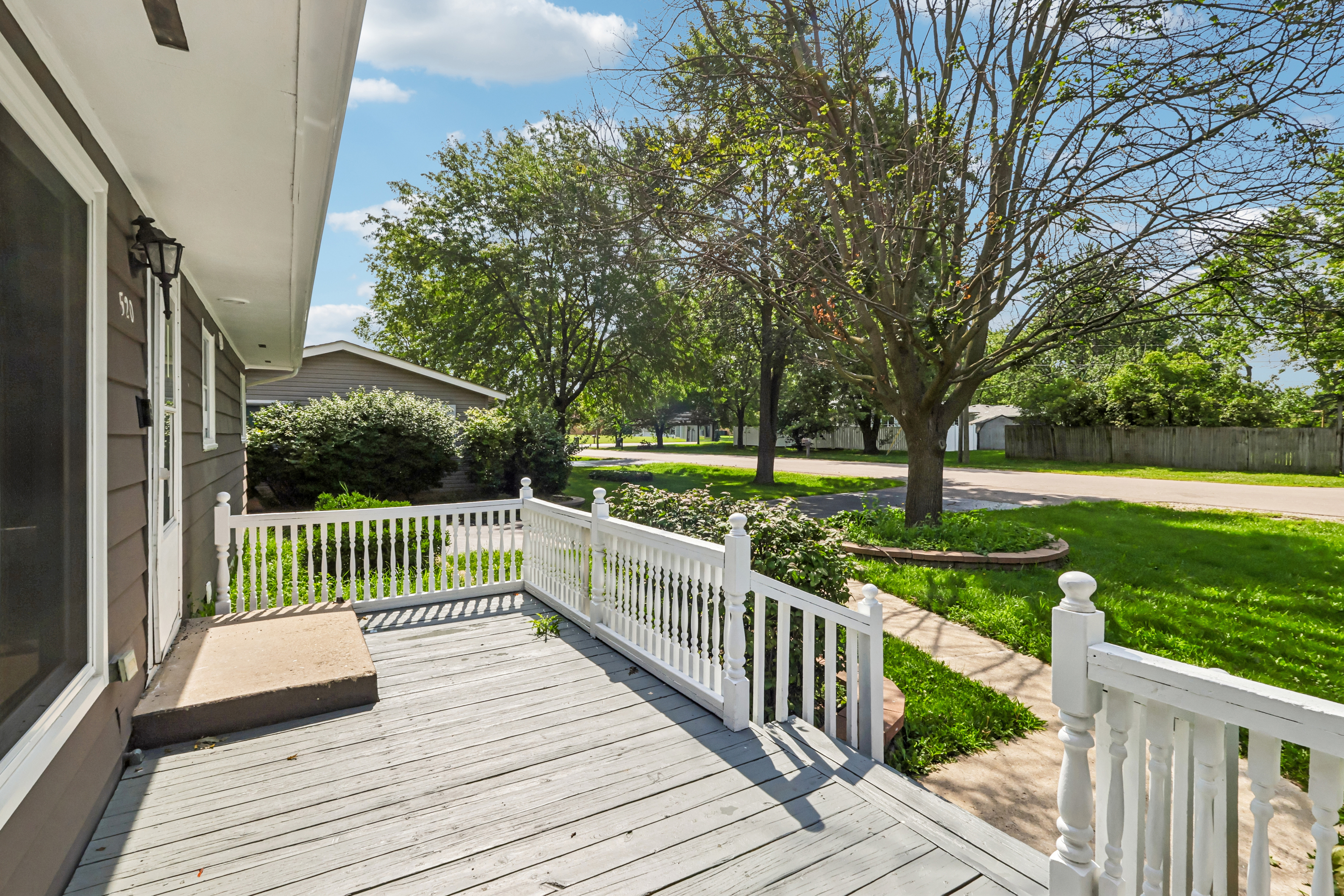 Photo 14 of 38 of 520 Woodlyn Dr, Aurora, IL
