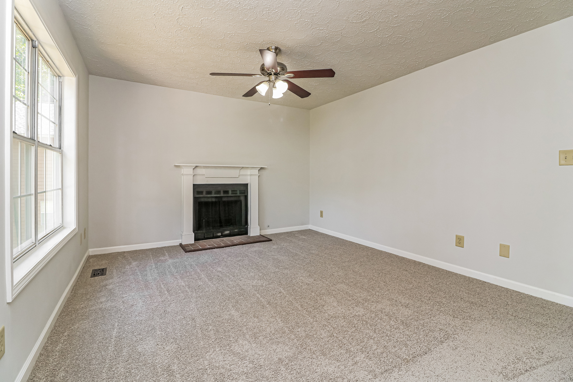 Photo 14 of 30 of 4050 Paloverde Dr NW, Kennesaw, GA