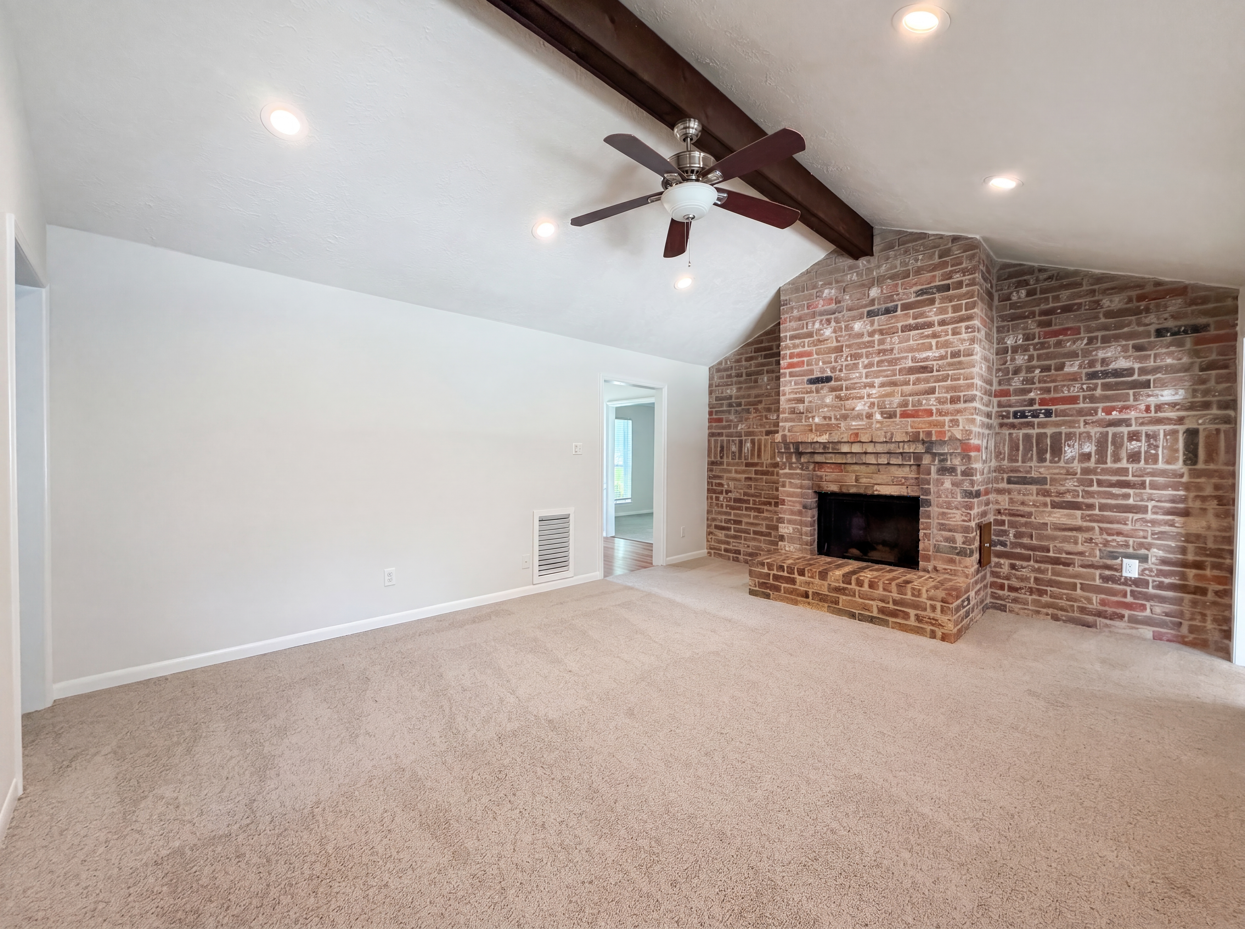 Photo 3 of 18 of 2503 Whispering Springs Dr, Spring, TX