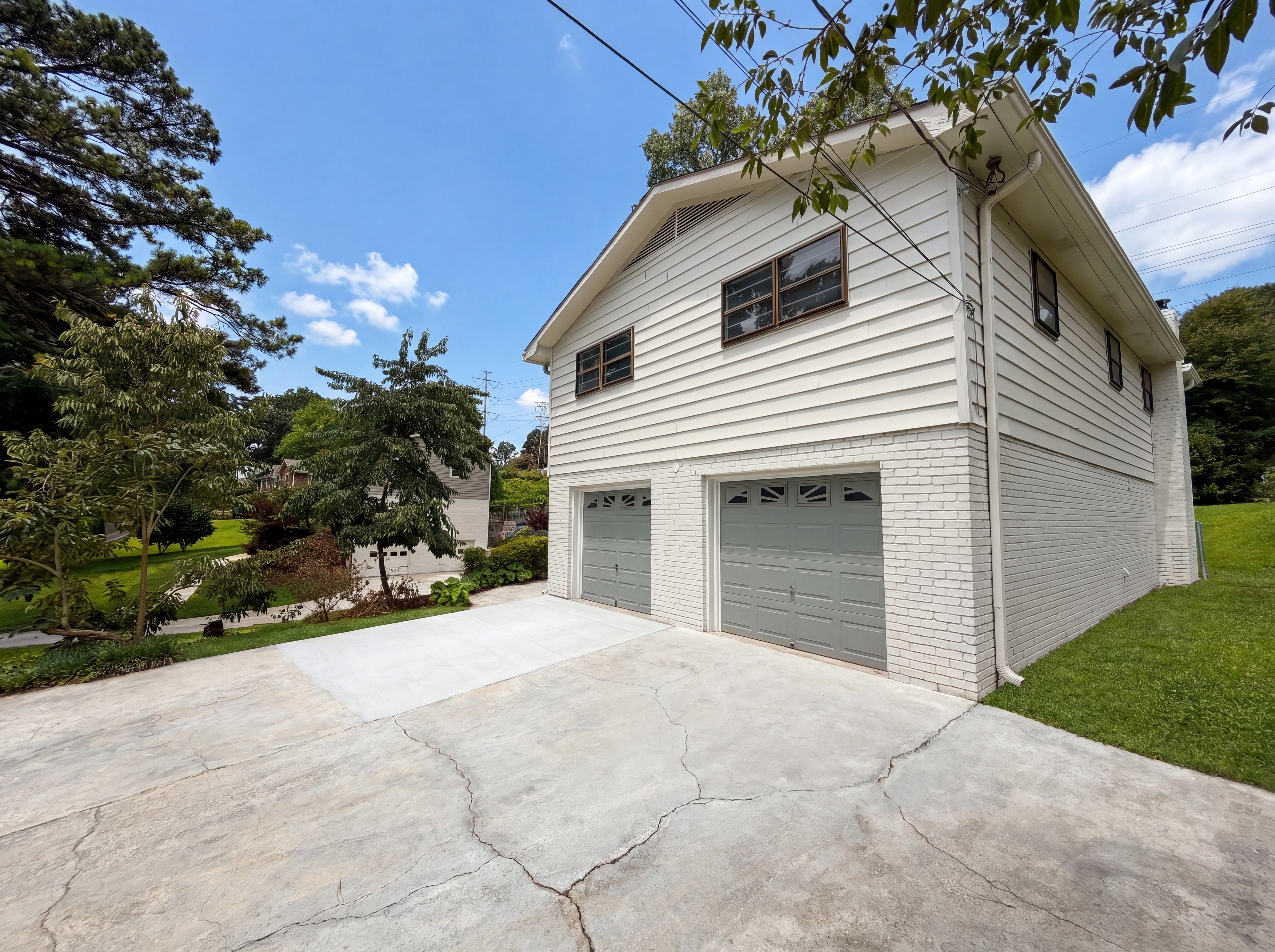 Photo 15 of 33 of 2904 Marlin Dr, Atlanta, GA