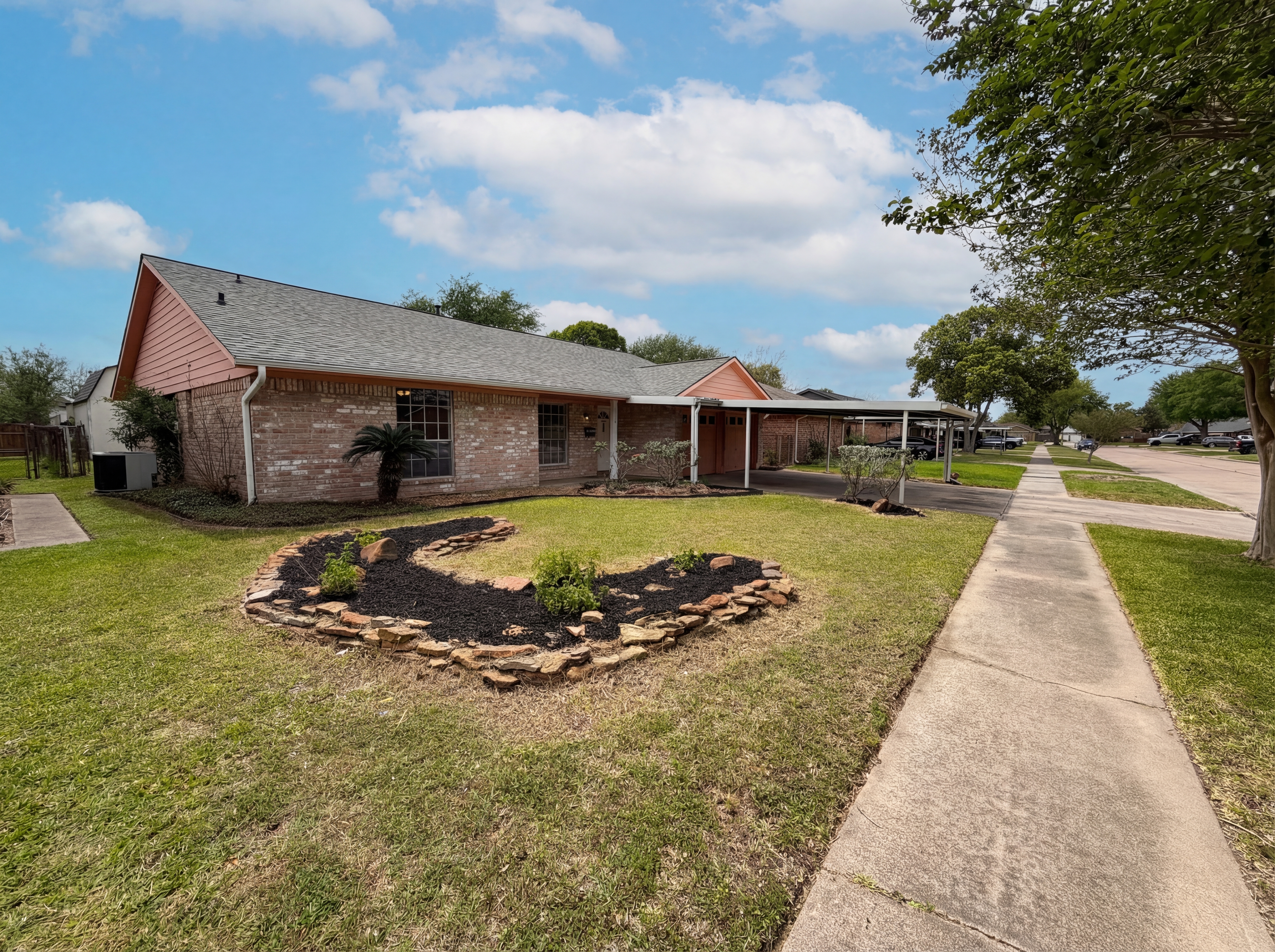 Photo 6 of 21 of 1902 New Orleans St, Deer Park, TX