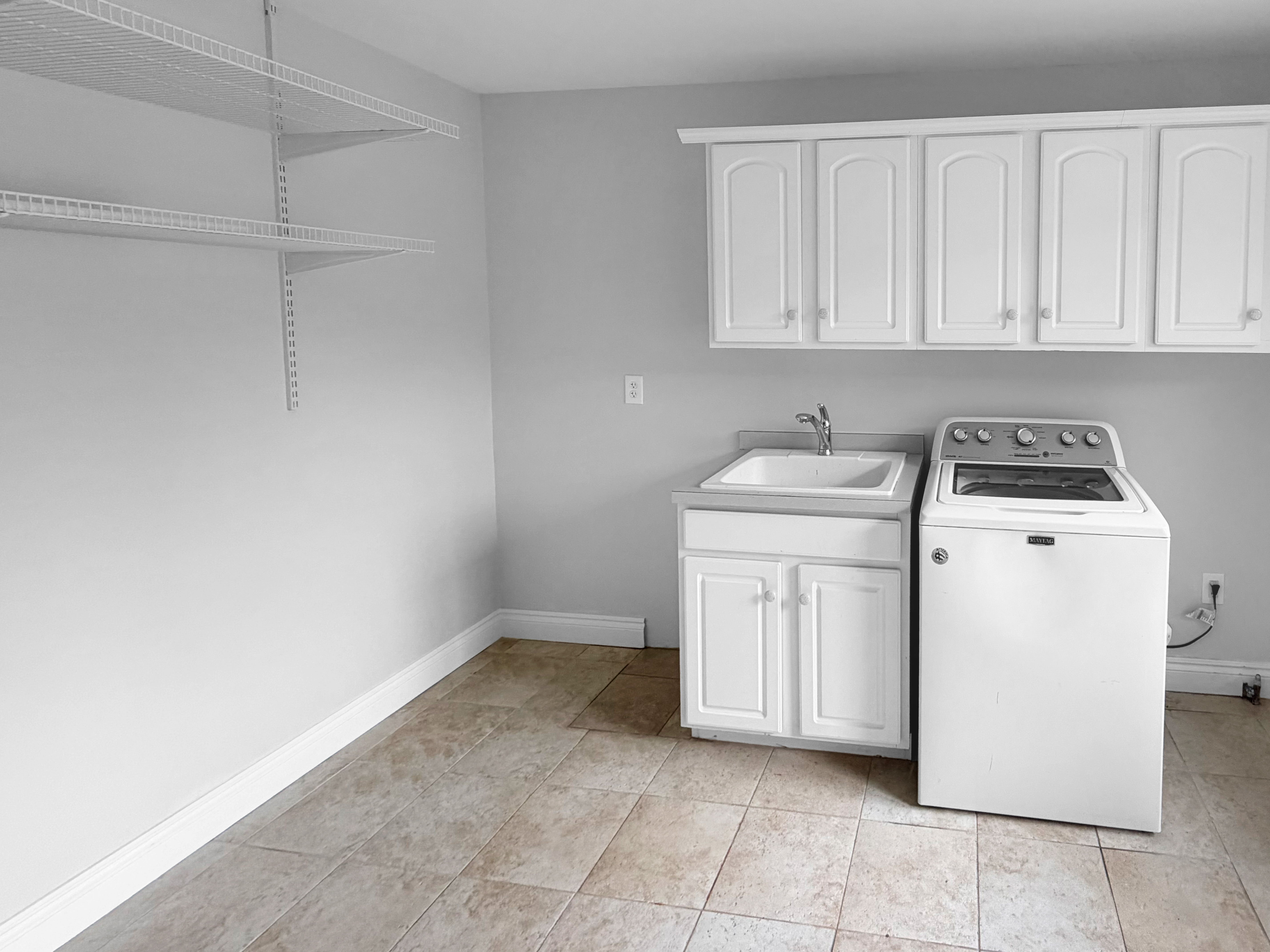 Photo 7 of 38 of 35854 Castlemeadow Dr, Farmington Hills, MI