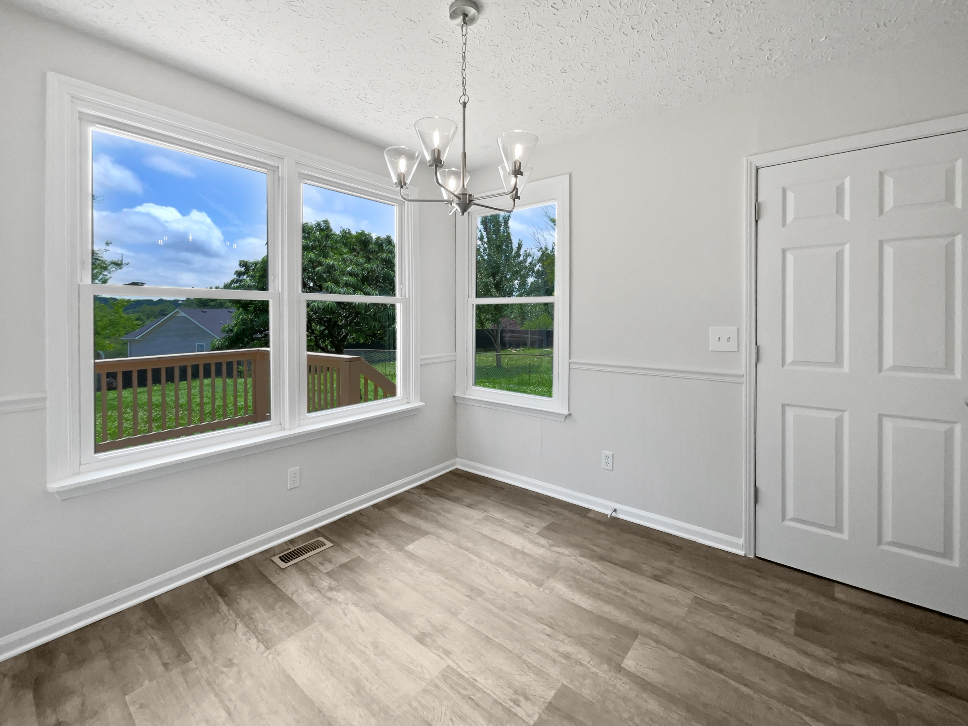 Photo 10 of 21 of 1317 Sonja Dr, Clarksville, TN