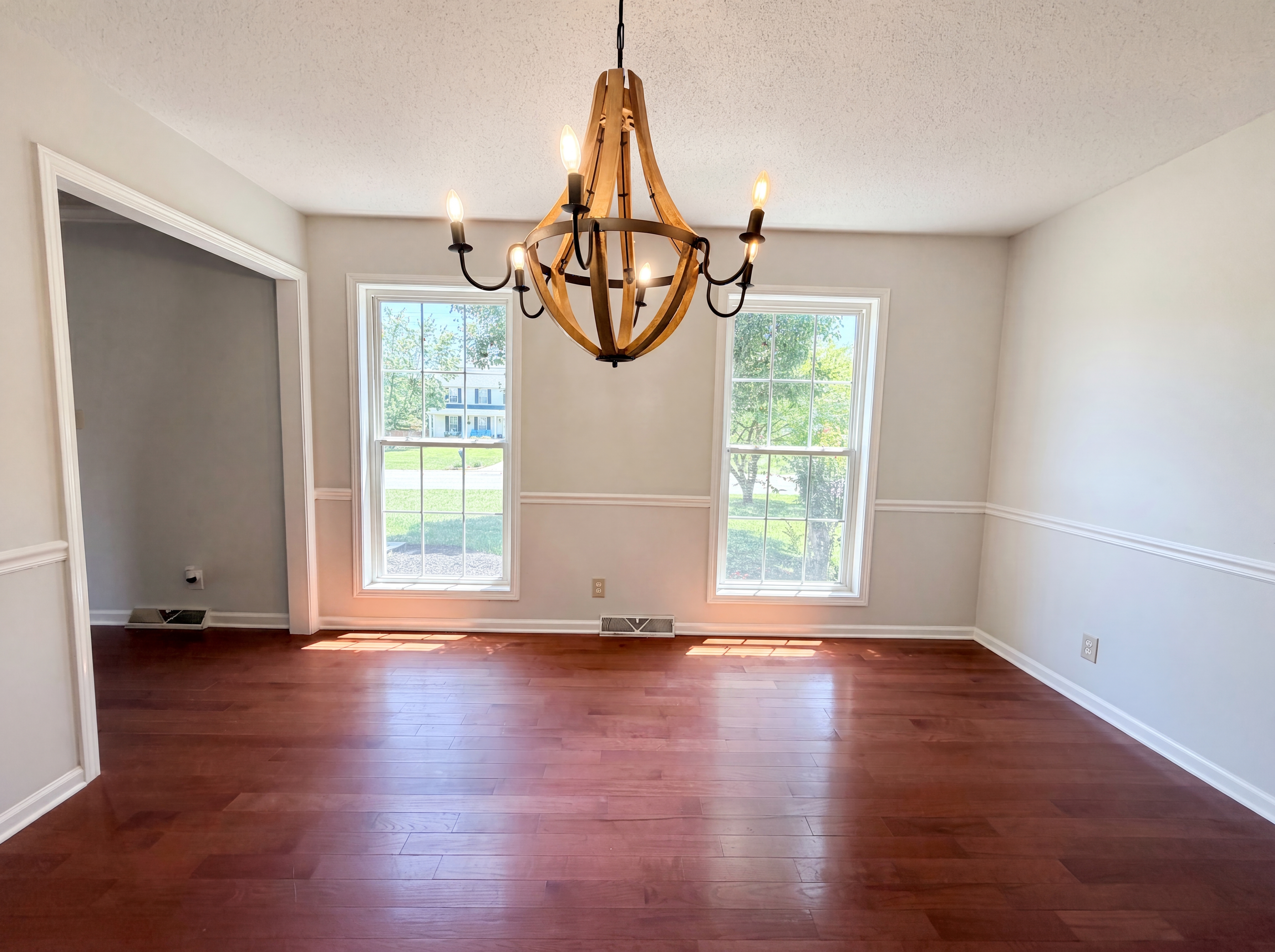 Photo 6 of 24 of 1117 Thornberry Dr, Clarksville, TN