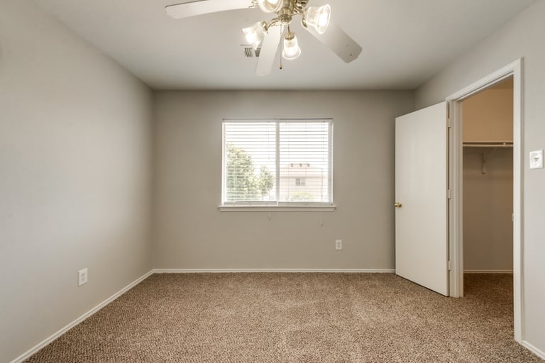 Photo 24 of 31 - 9729 Parkmere Dr, Fort Worth, TX 76108