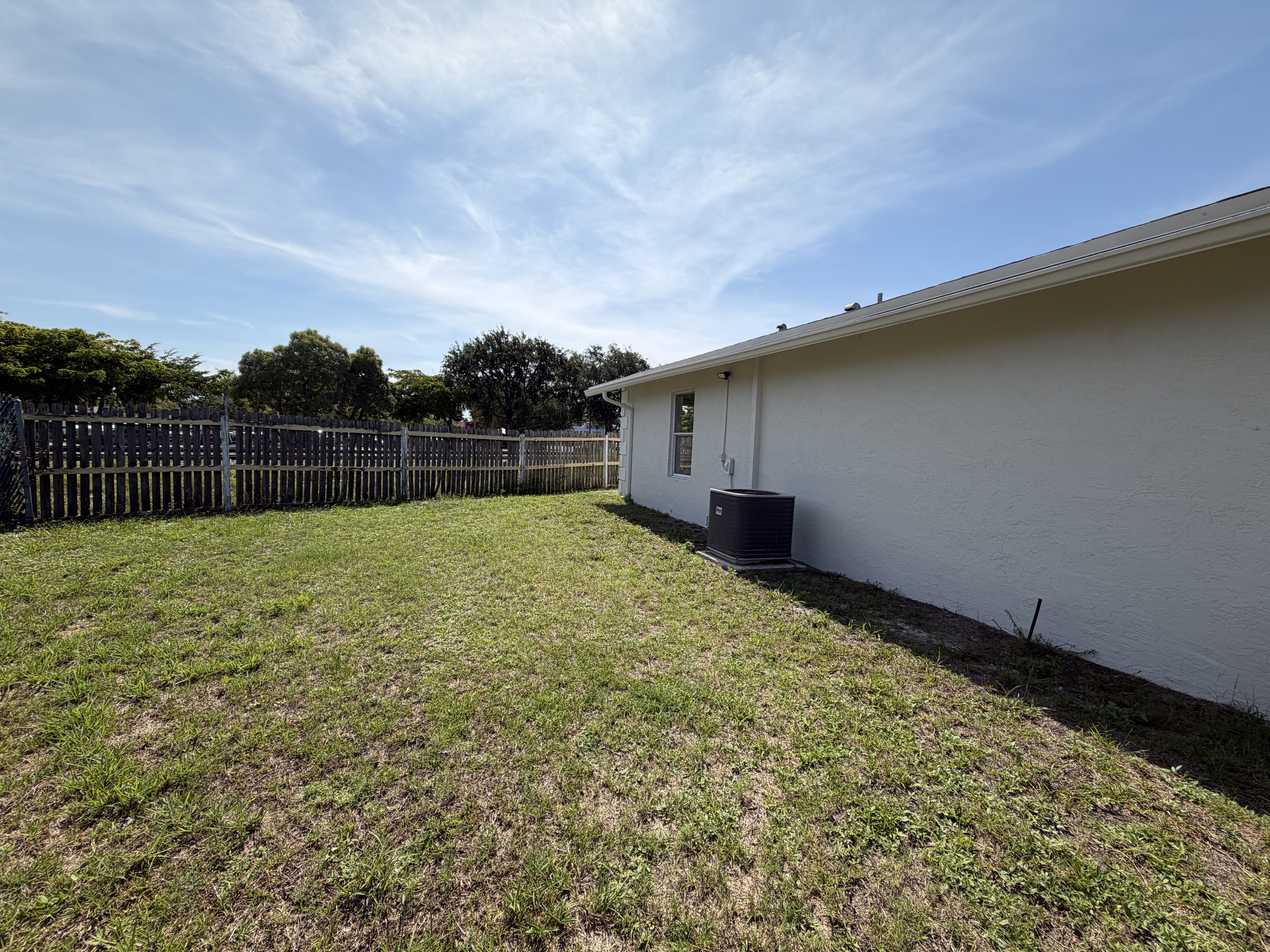 Photo 5 of 20 of 1418 S K St, Lake Worth Beach, FL