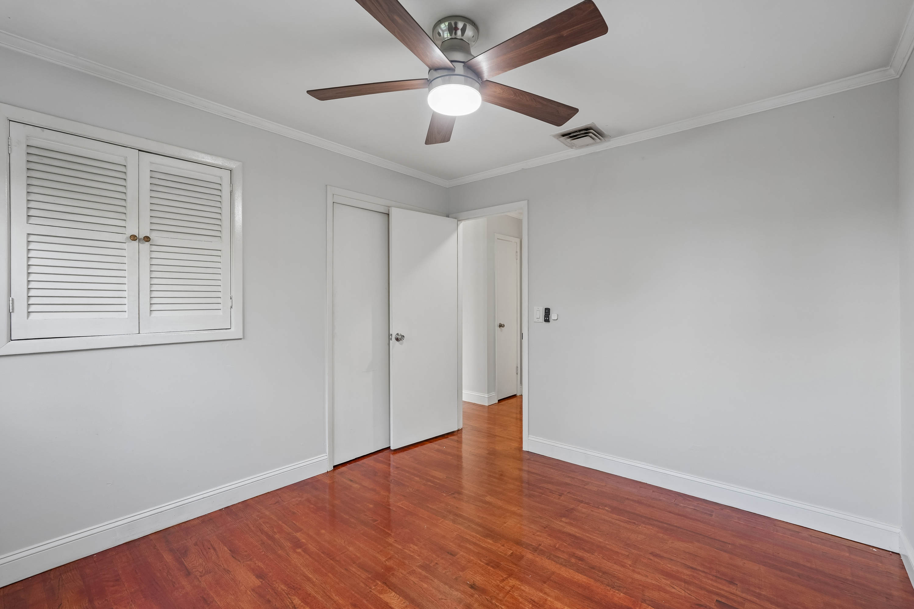 Photo 17 of 36 of 274 Oradell Ave, Paramus, NJ
