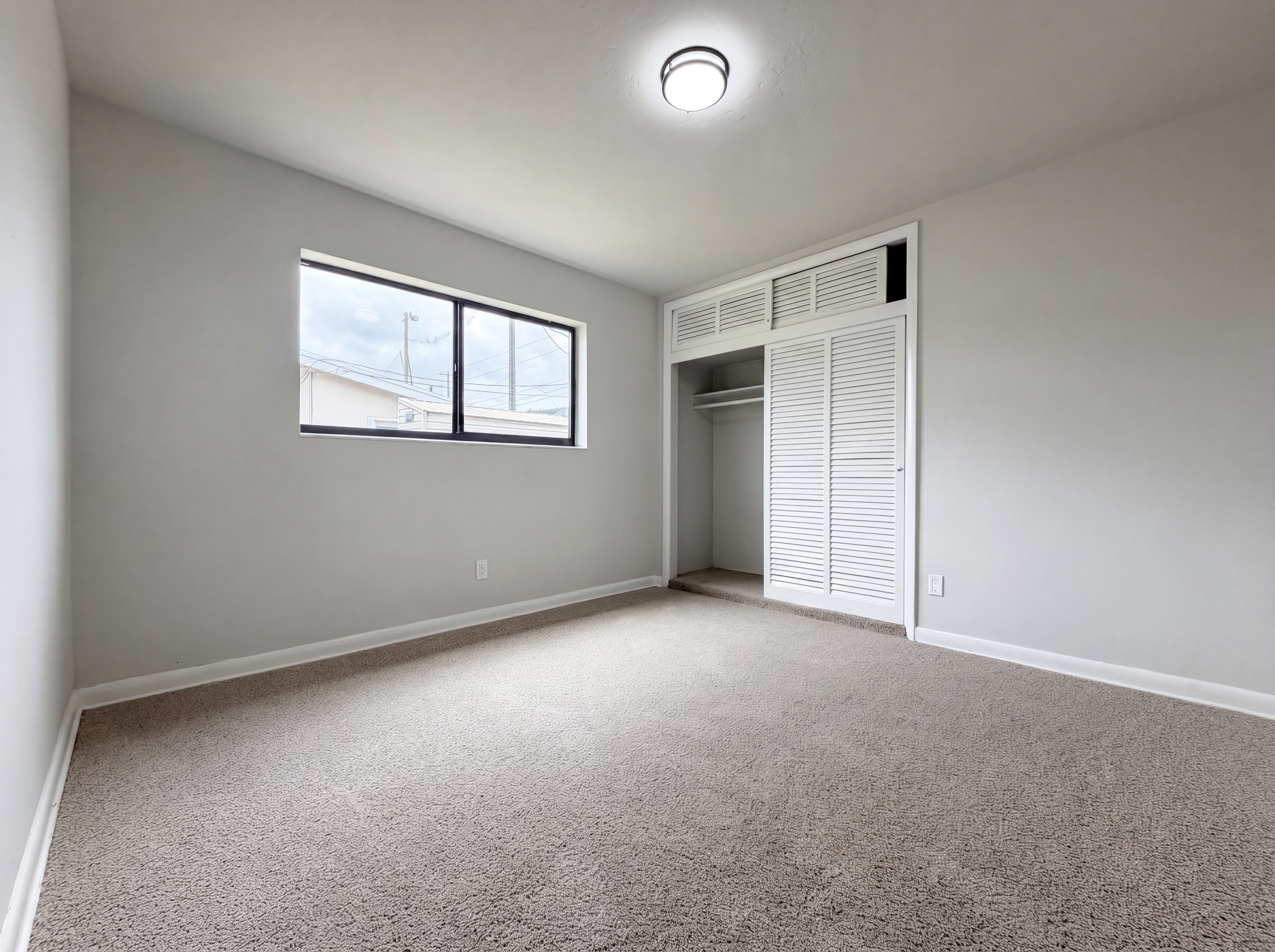 Photo 4 of 19 of 820 NW 78th Ave, Pembroke Pines, FL