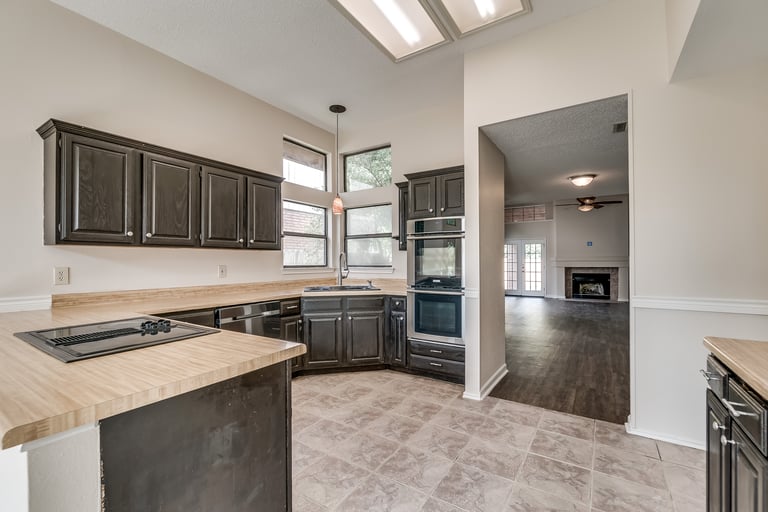 Photo 1 of 24 - 9746 Quiet Lk, San Antonio, TX 78254