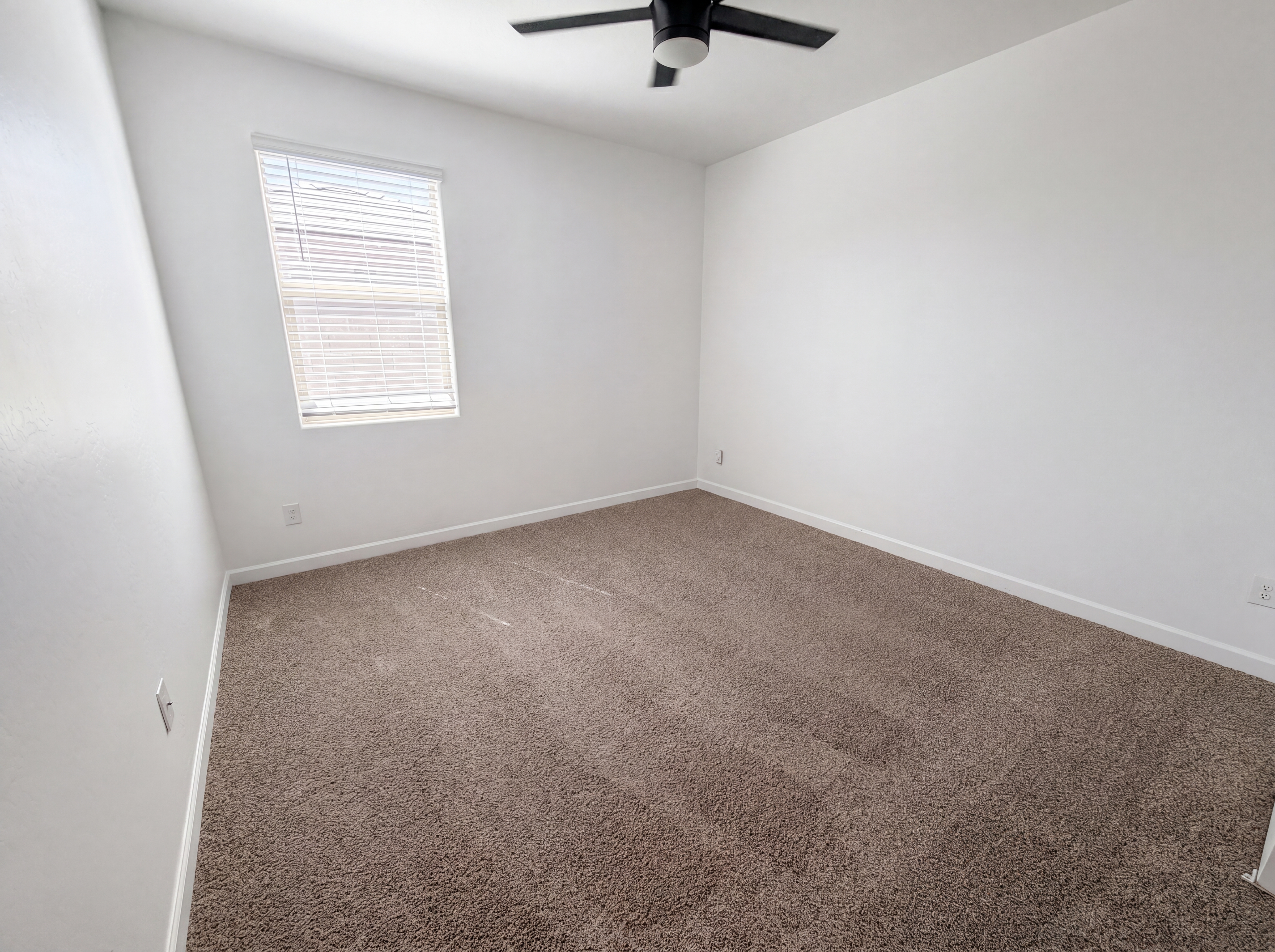 Photo 8 of 38 of 30568 W Clarendon Ave, Buckeye, AZ