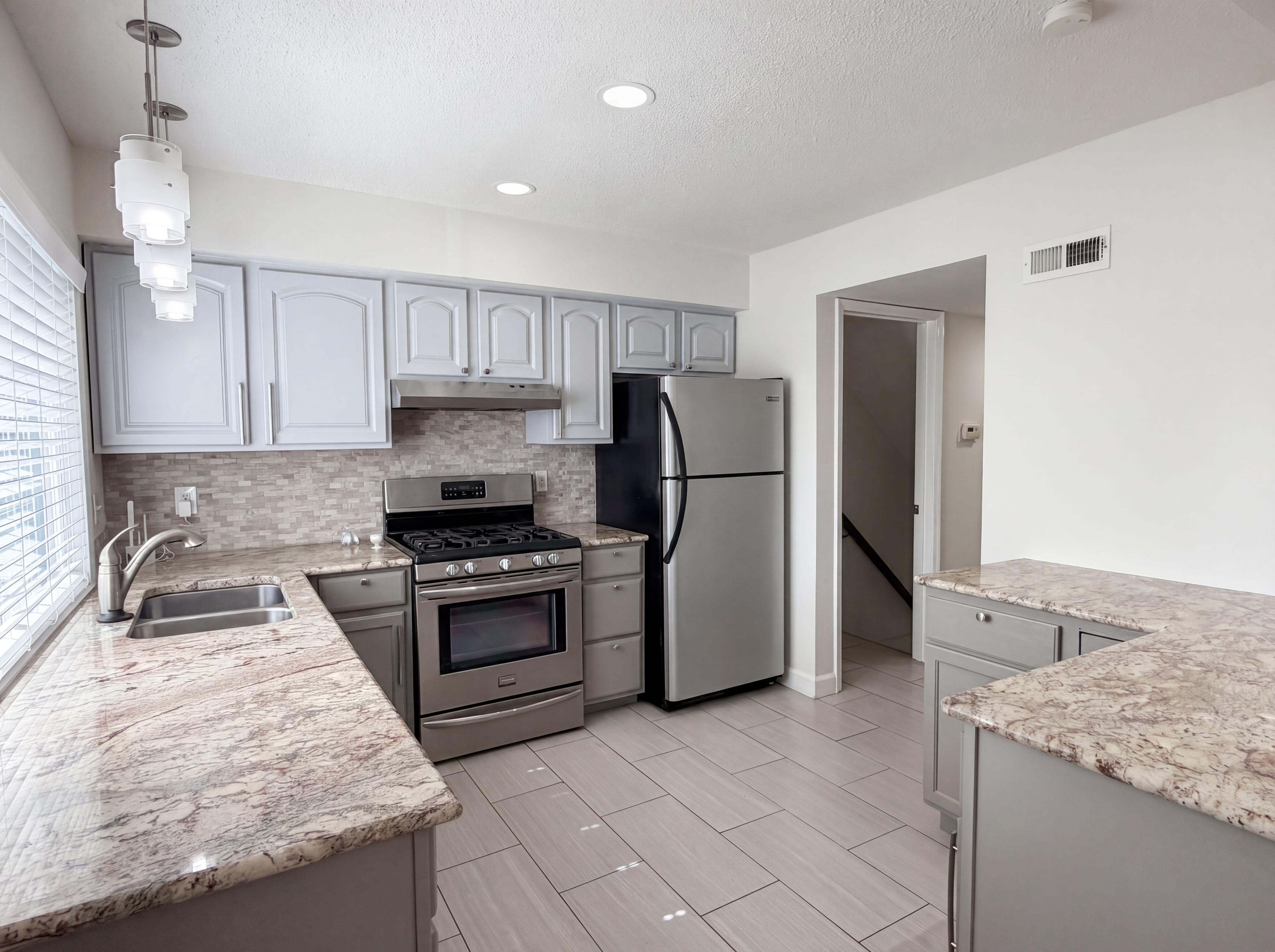 Photo 10 of 24 of 13451 Land O Woods Dr, Saint Louis, MO