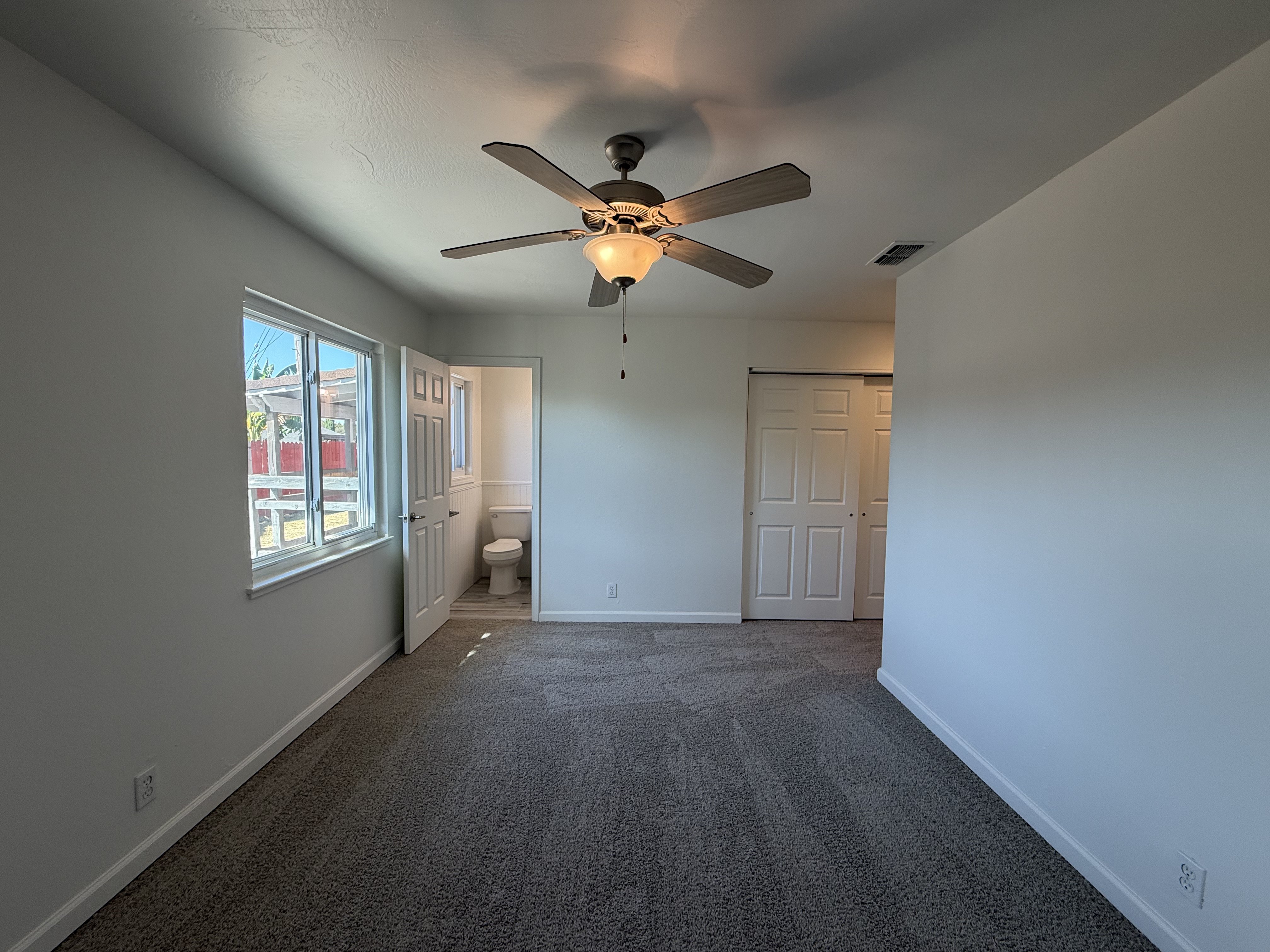 Photo 7 of 18 of 5208 Fernwood Way, Sacramento, CA