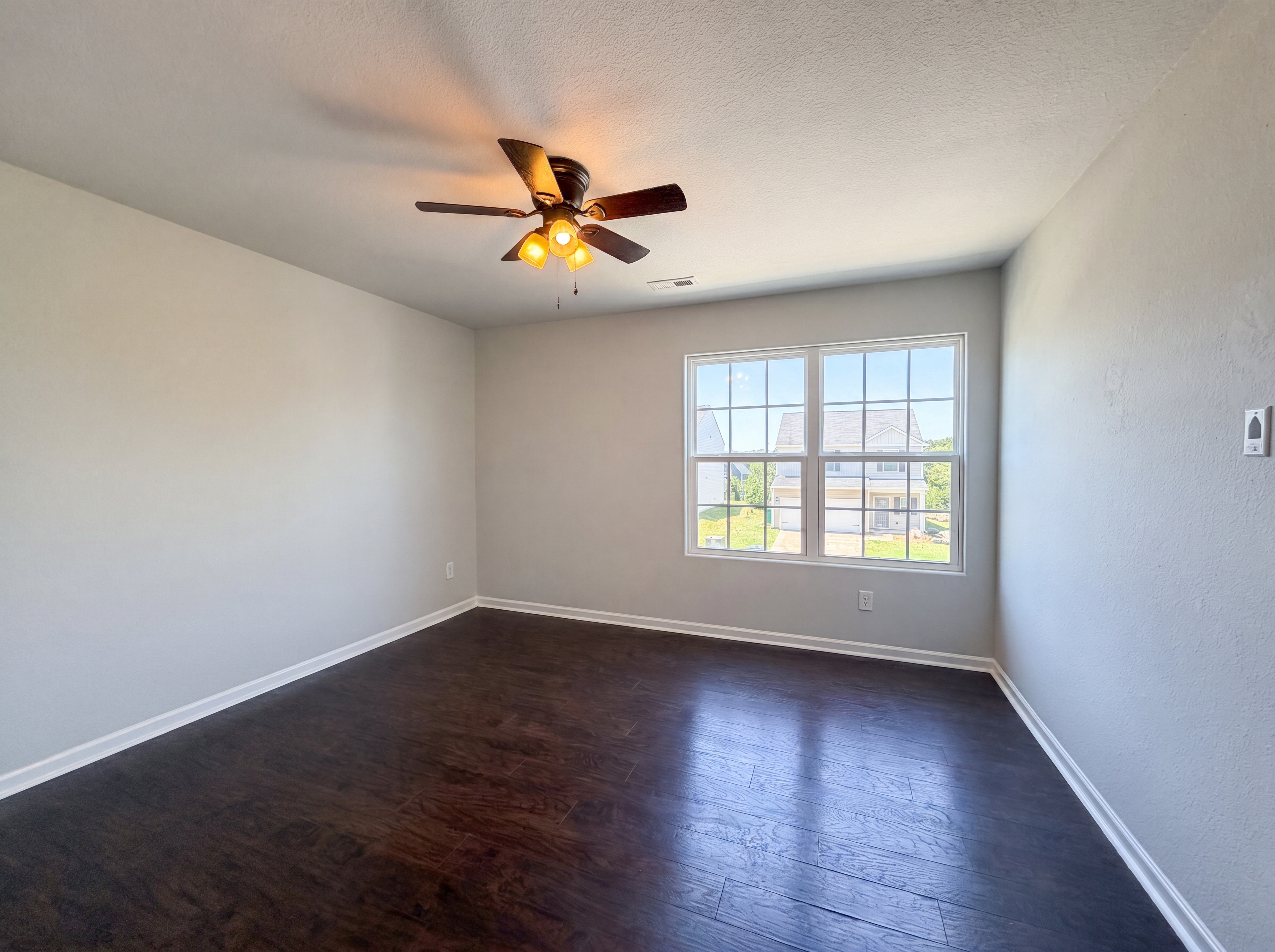 Photo 11 of 17 of 4034 Rosfield Dr, Charlotte, NC