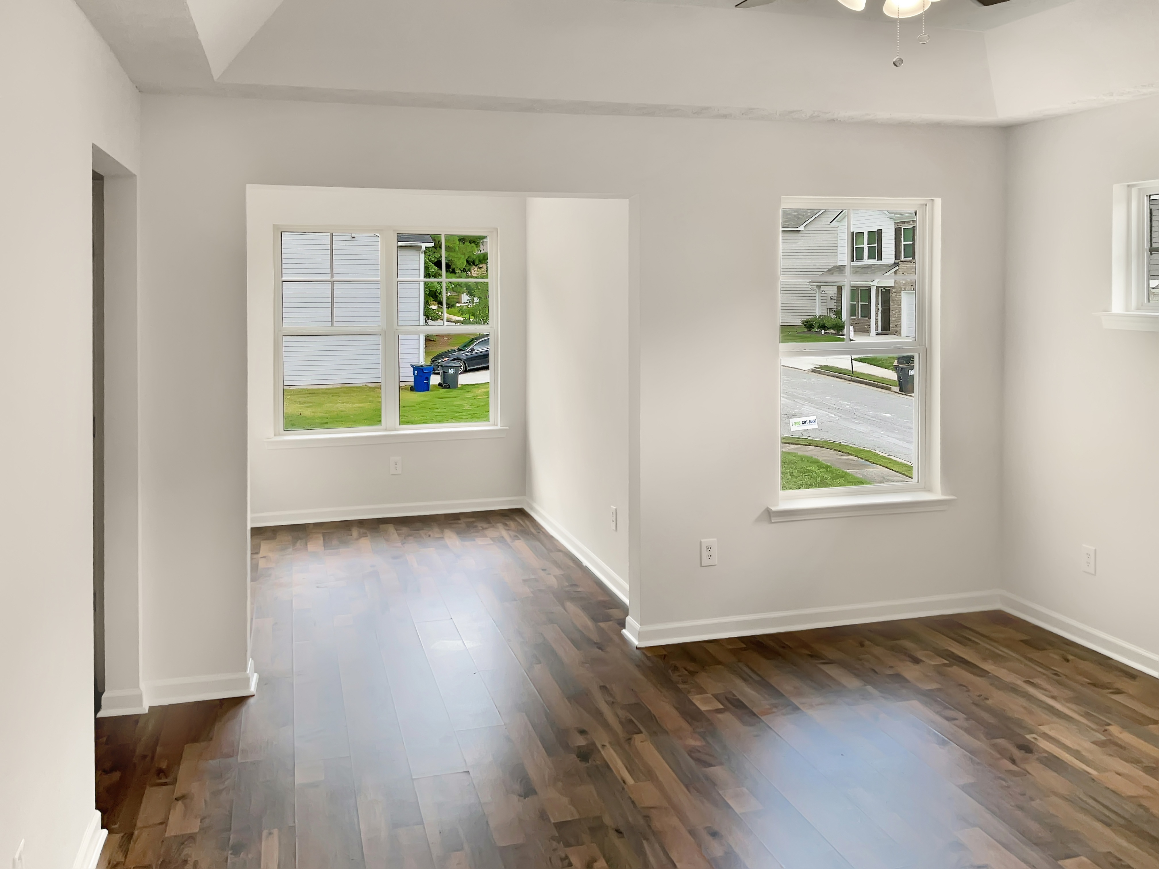 Photo 12 of 22 of 4890 Heritage Cir, Atlanta, GA