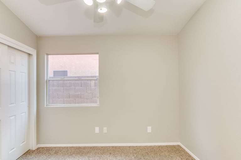 Photo 14 of 24 - 7760 W Julie Dr, Glendale, AZ 85308