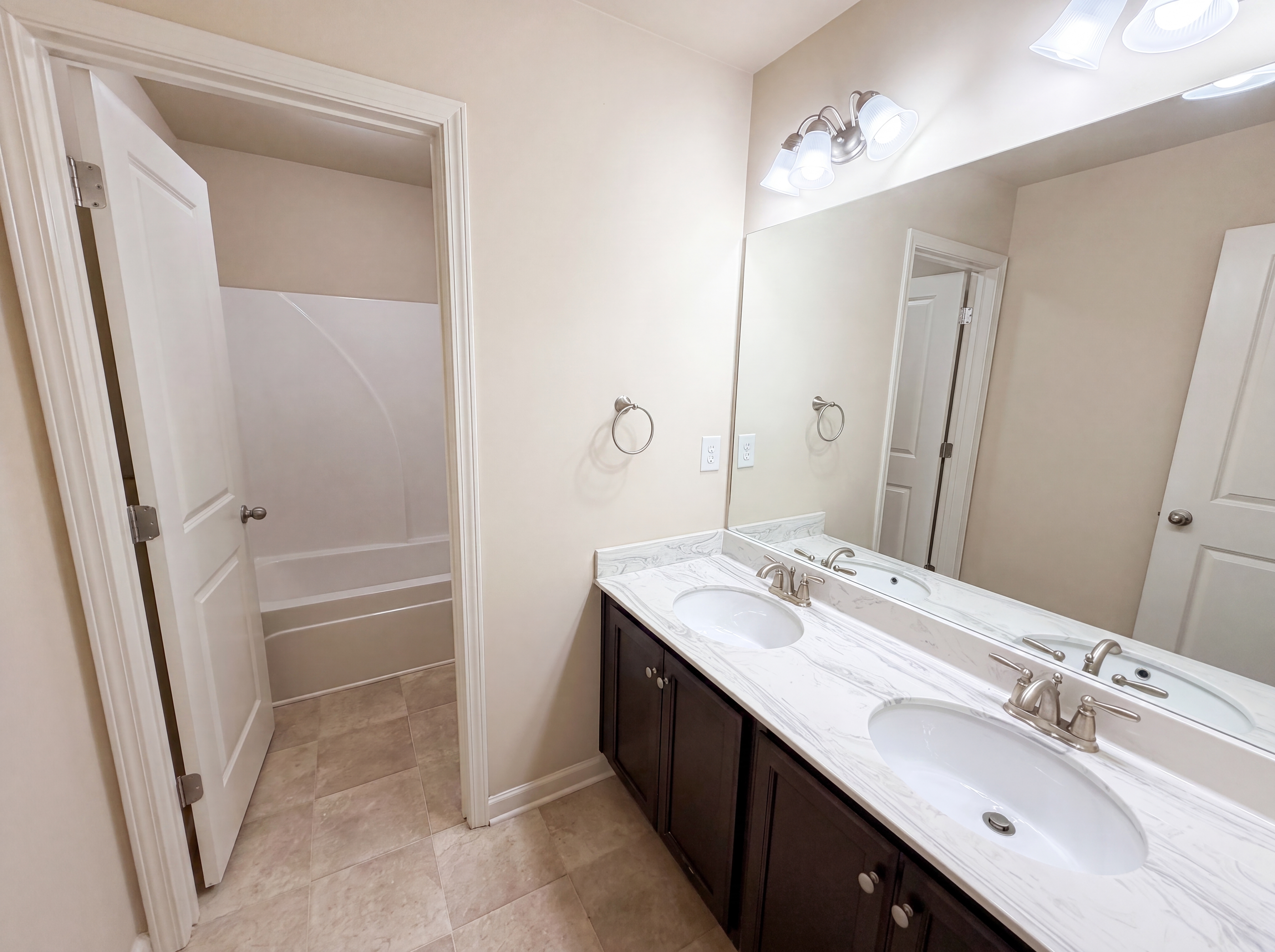 Photo 14 of 22 of 1357 Balvaird Dr, Lawrenceville, GA
