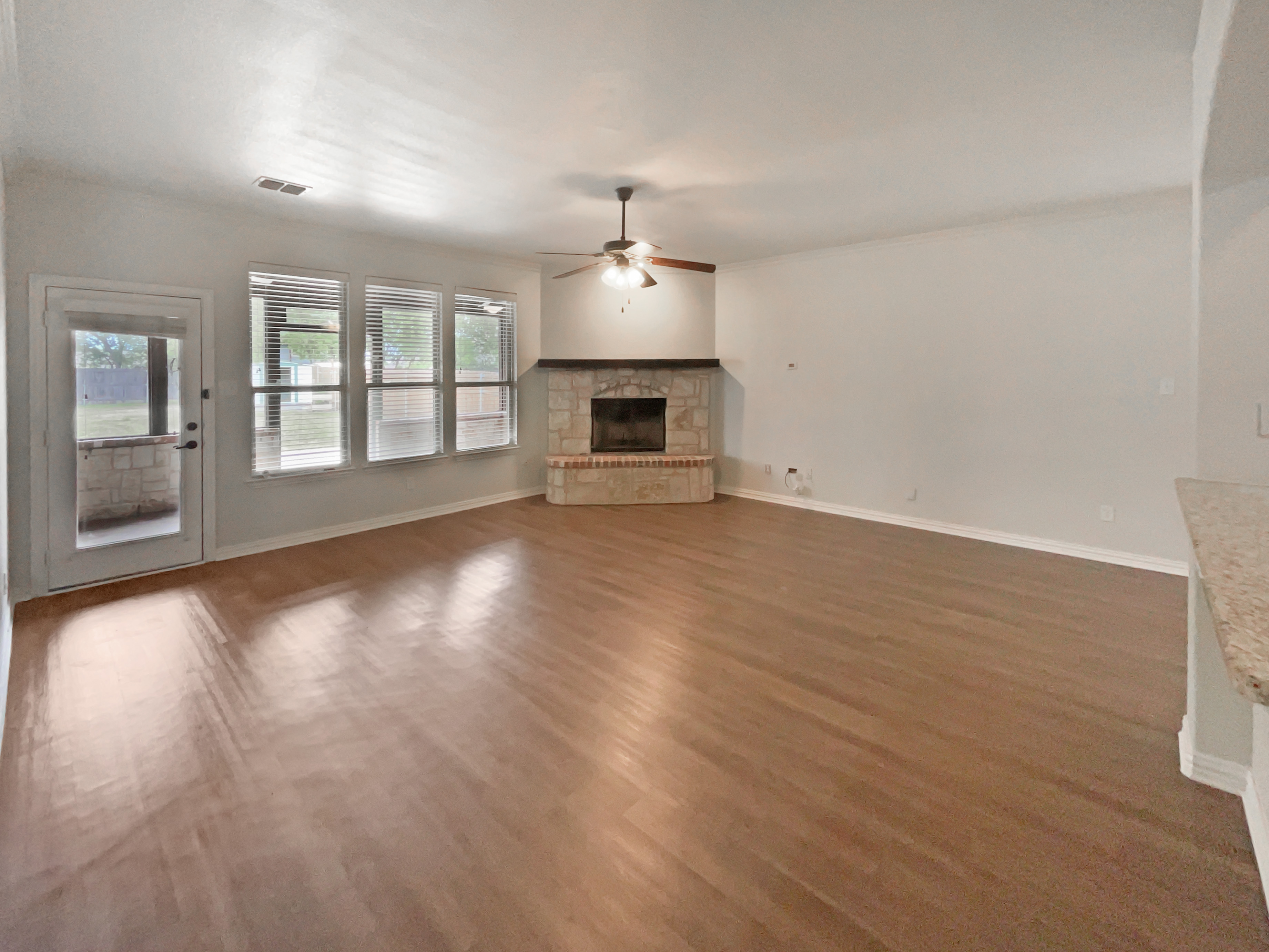 Photo 3 of 33 of 1005 Lake Hollow Dr, Little Elm, TX