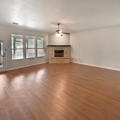 Property photo 3 of 1005 Lake Hollow Dr