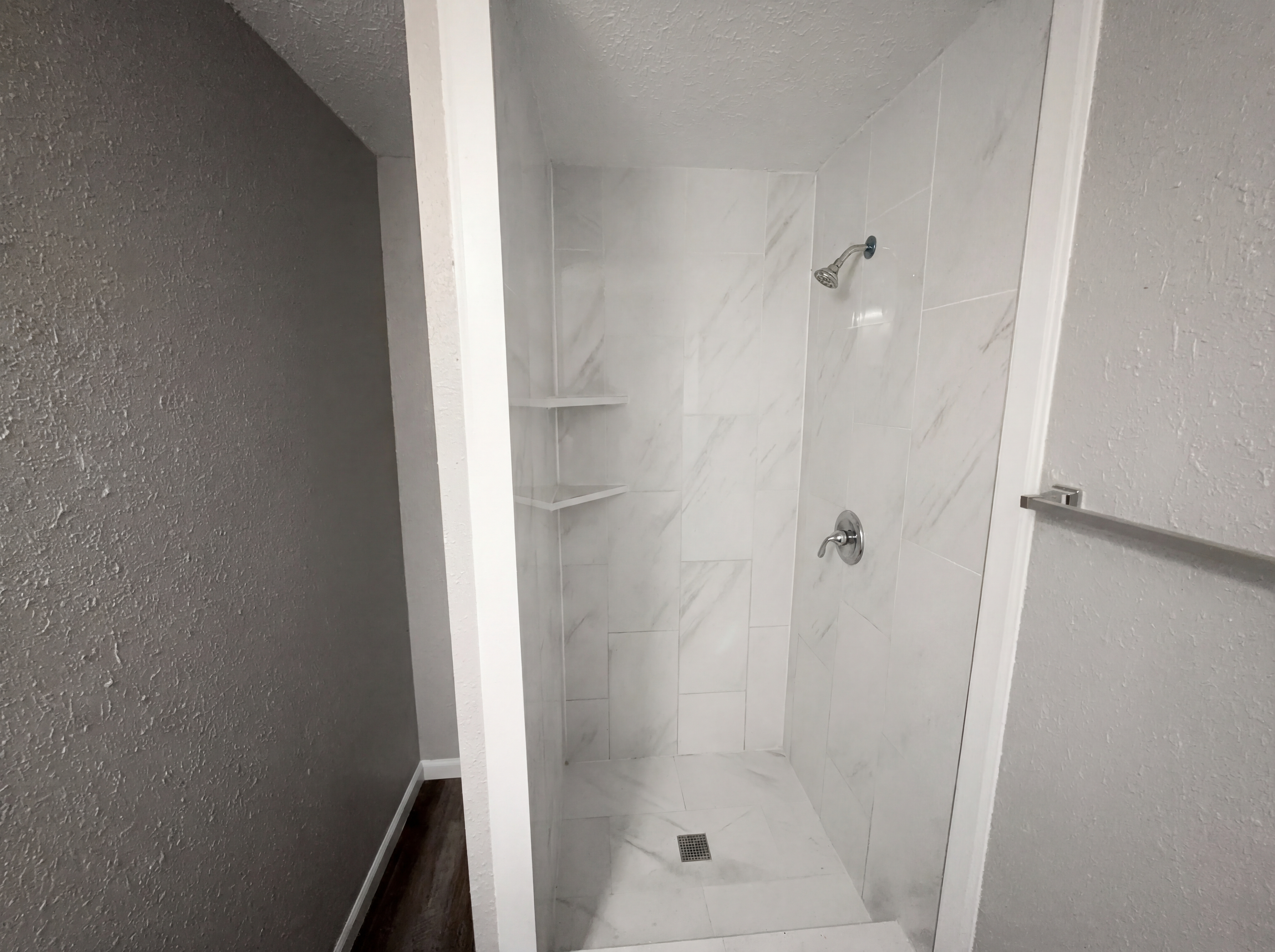 Photo 14 of 21 of 2122 Danbury Dr, Indianapolis, IN