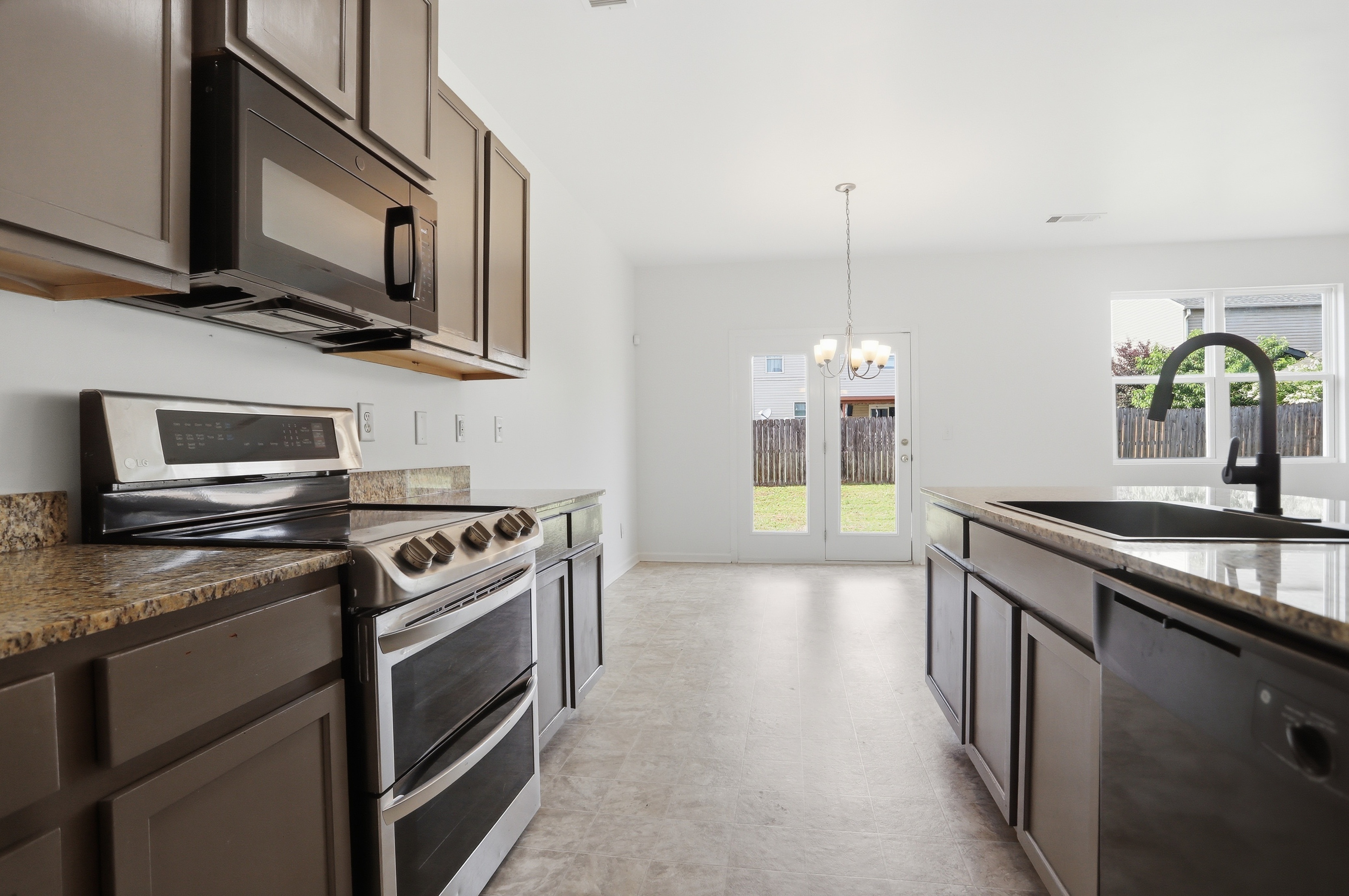 Photo 2 of 41 of 1705 Blue Heron Way, Lovejoy, GA