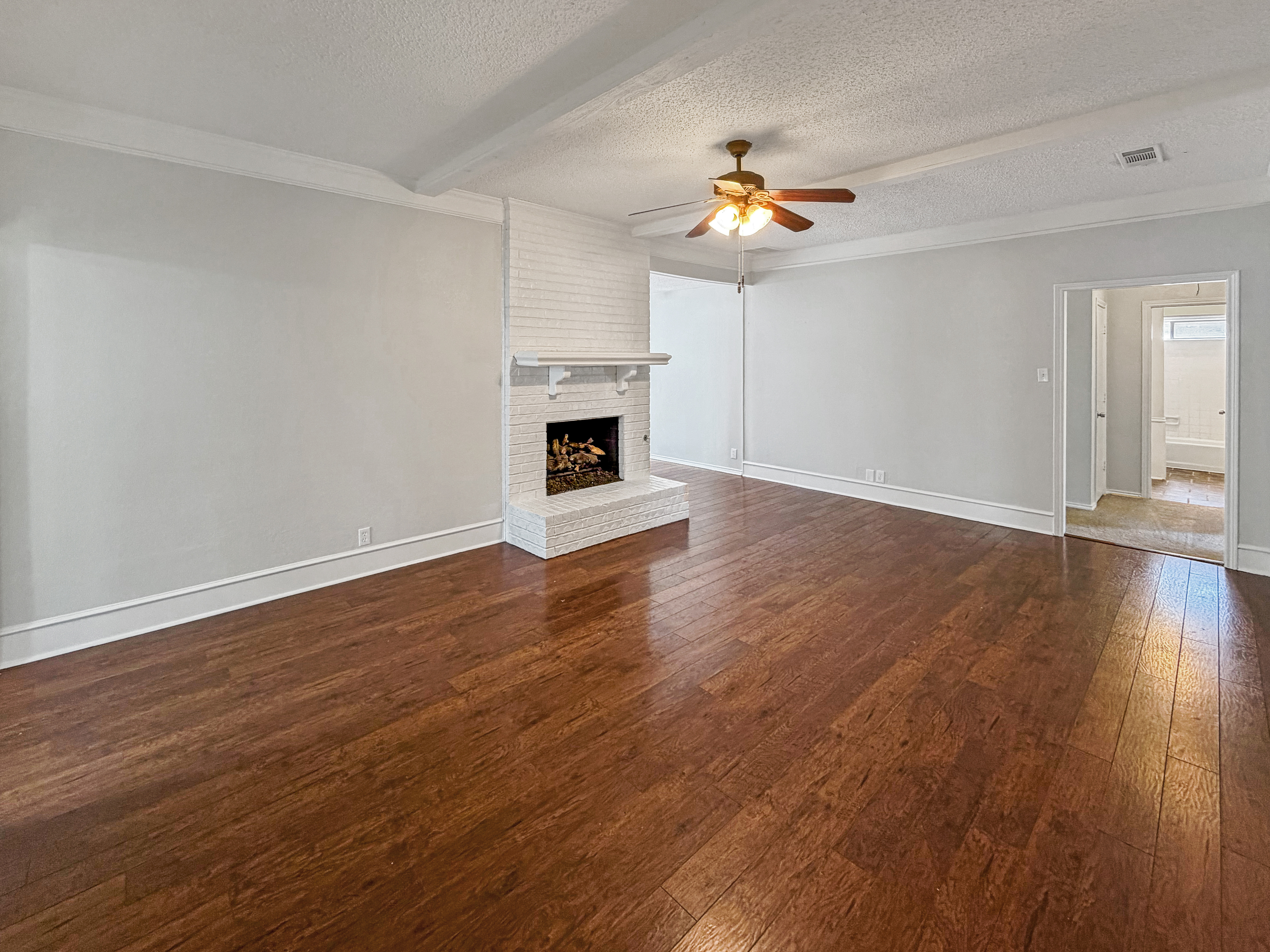 Photo 3 of 26 of 1857 El Paso St, Lewisville, TX