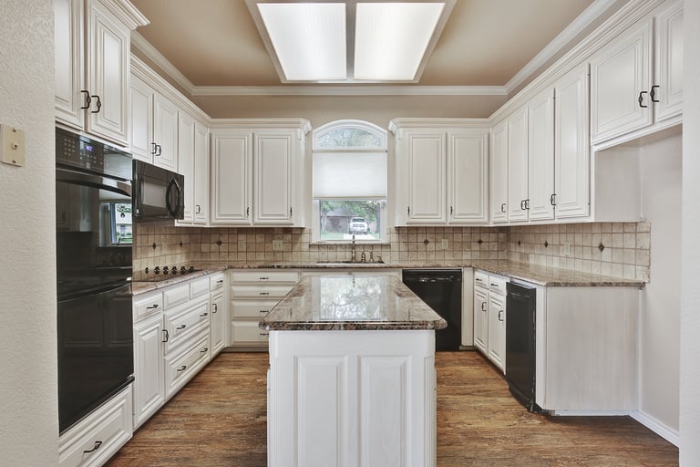 Photo 4 of 26 - 9 Red Oak Ct, Mansfield, TX 76063