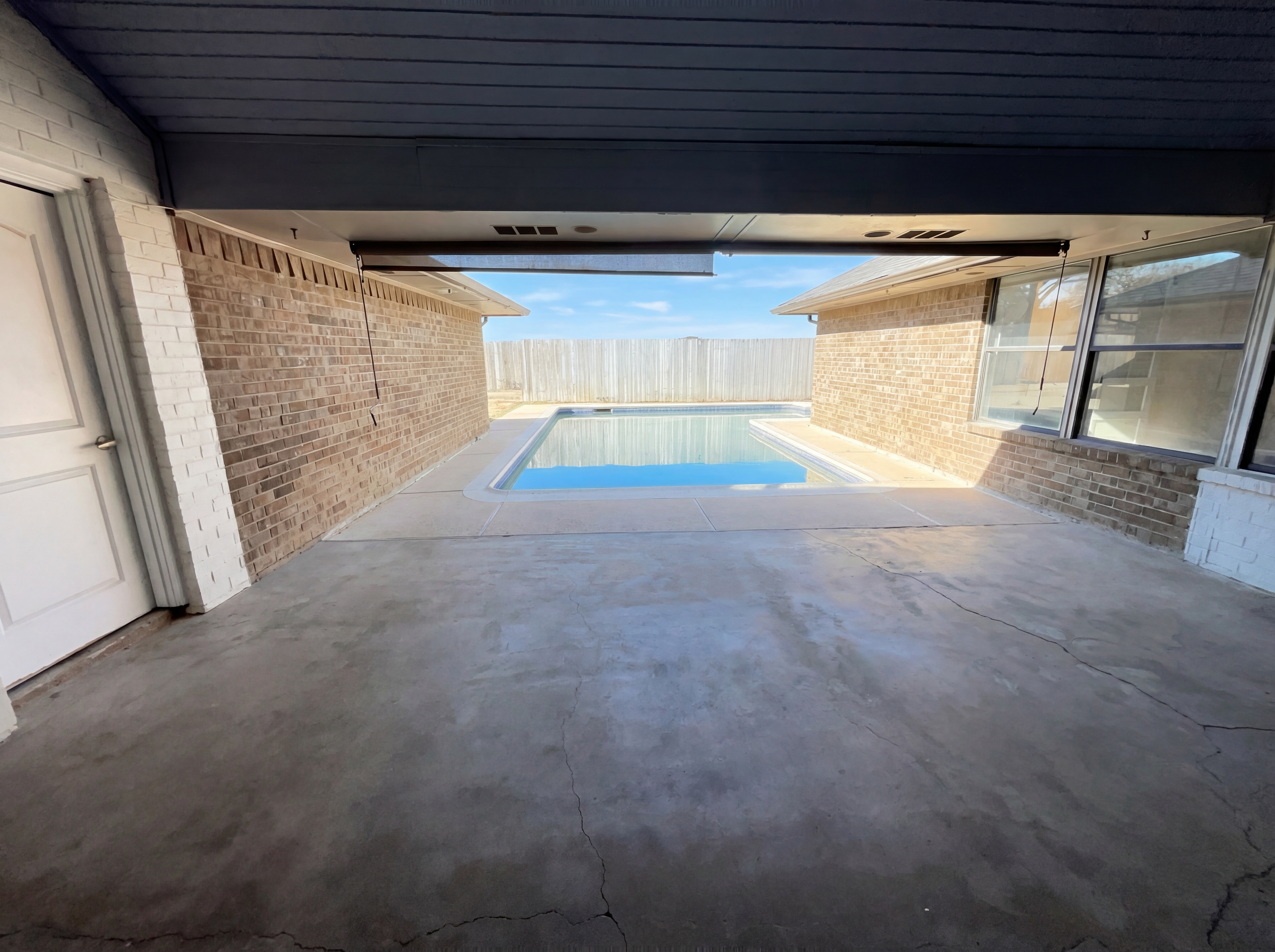 Photo 18 of 19 of 401 Kenshire Dr, Benbrook, TX