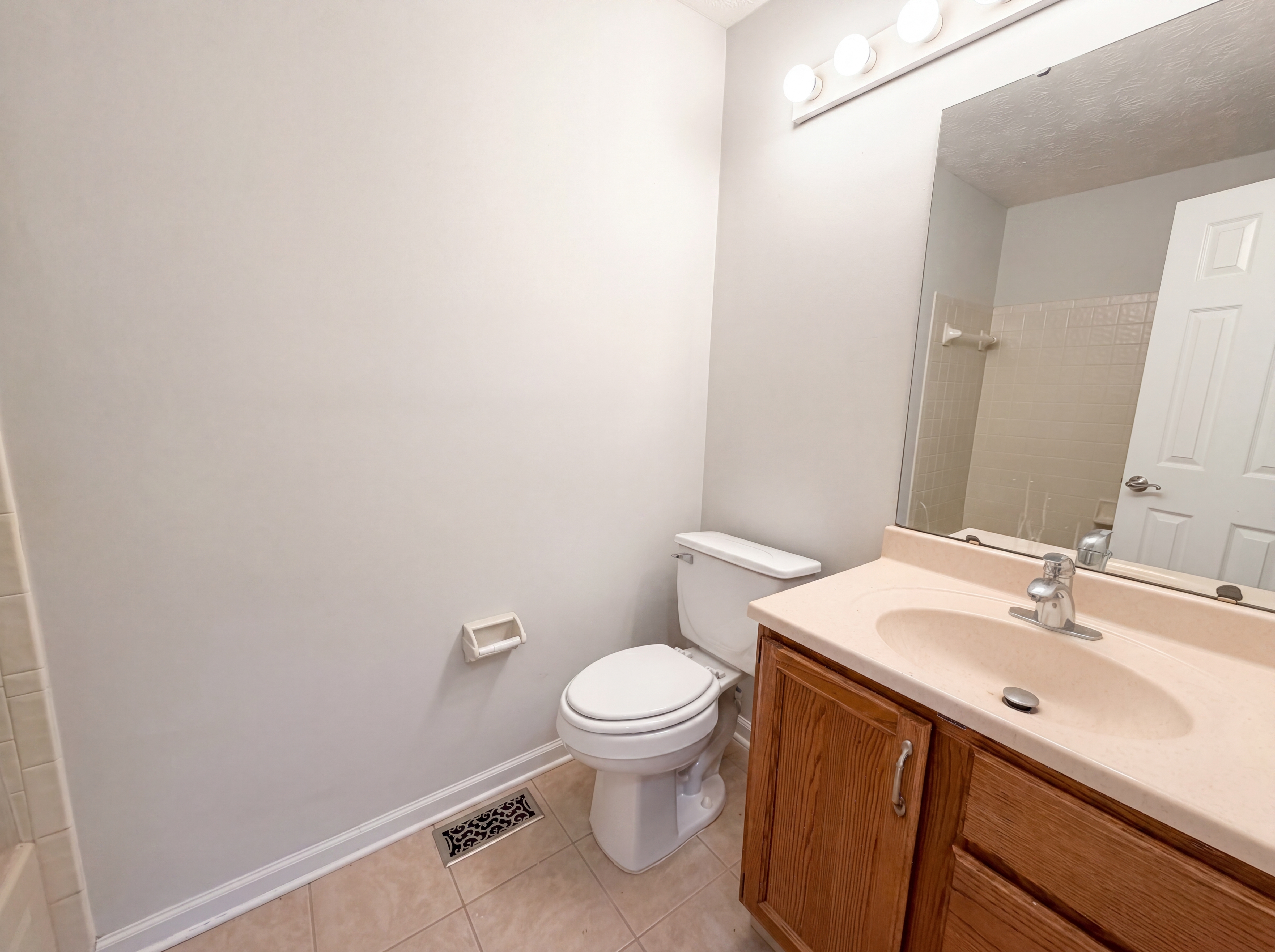 Photo 16 of 21 of 8302 La Habra Ln, Indianapolis, IN