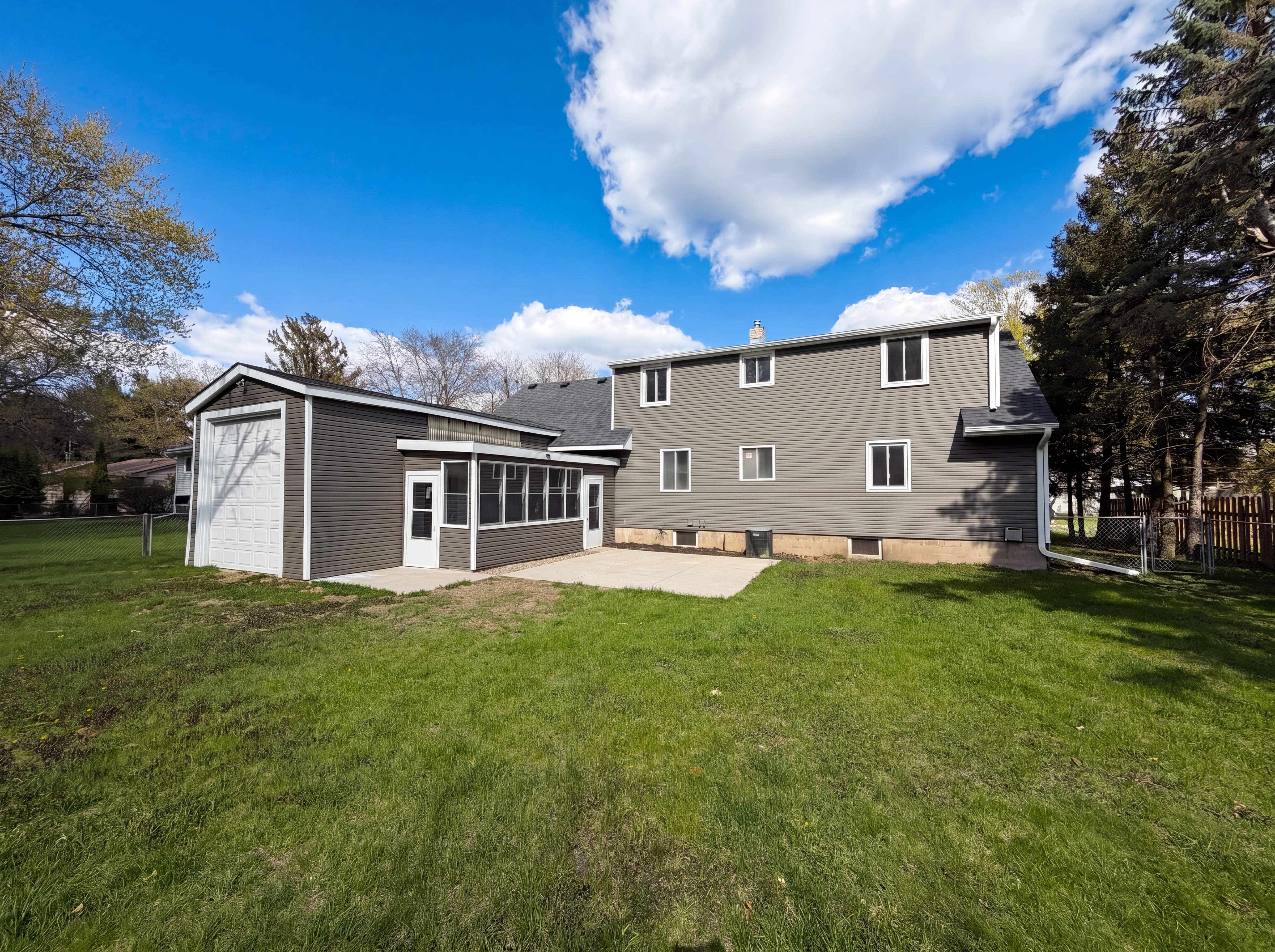 Photo 5 of 34 of 4835 Sandra Ln, White Bear Lake, MN