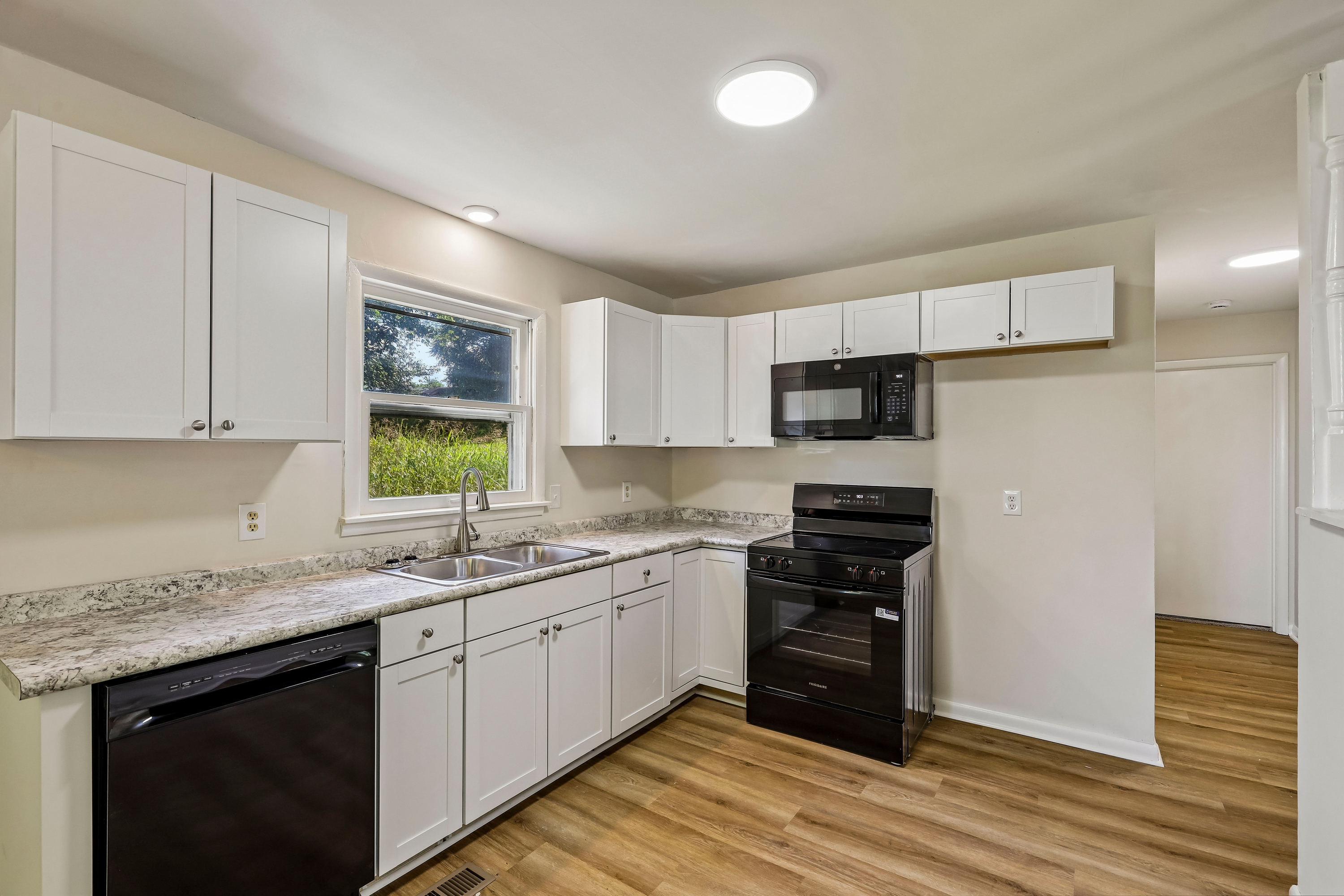 Photo 10 of 23 of 510 W Adams St, Woodbury, TN