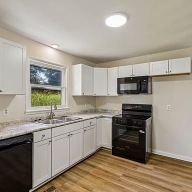 Property photo 2 of 510 W Adams St