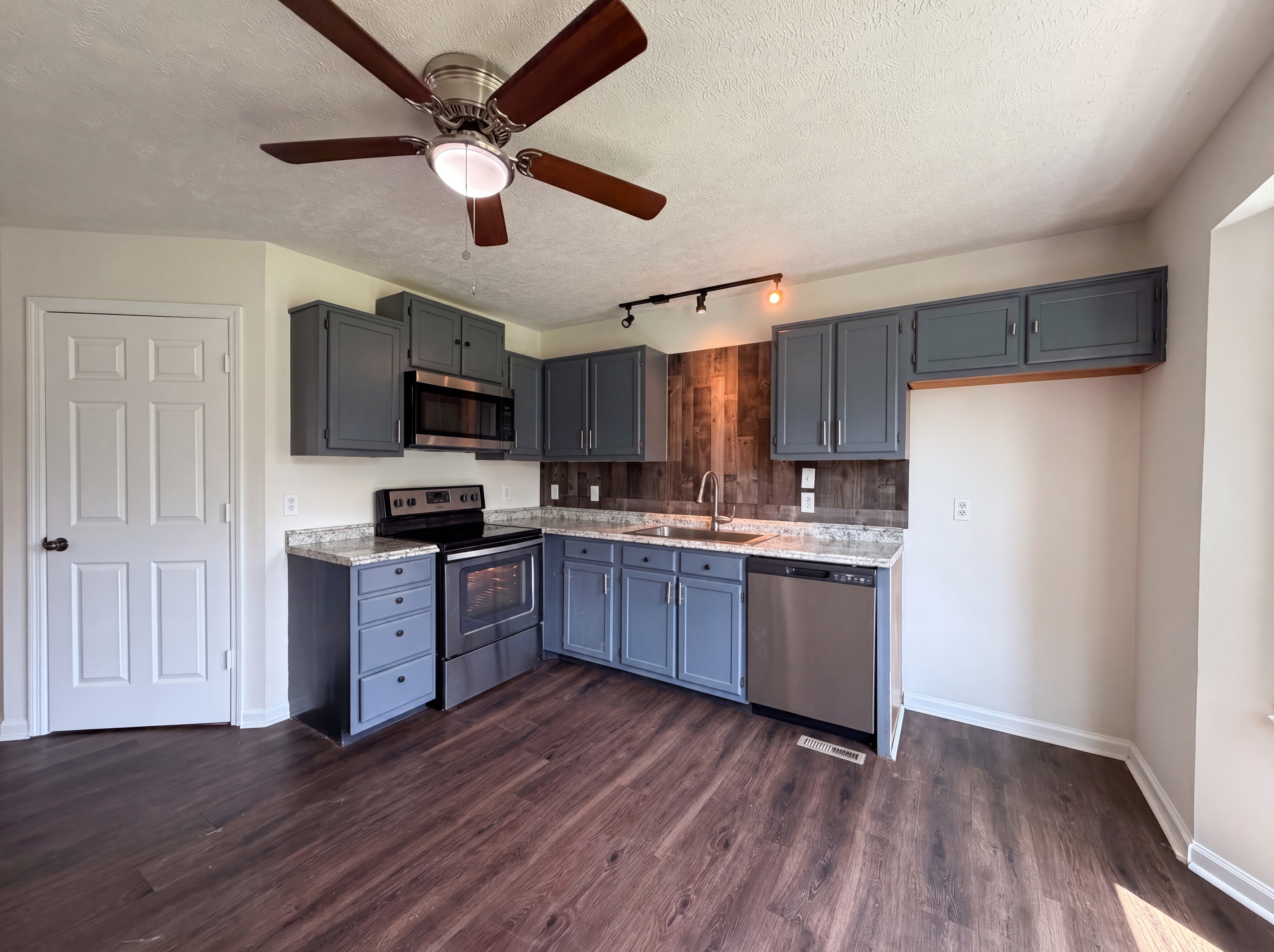 Photo 2 of 21 of 3849 Hearthstone Dr, Chapel Hill, TN