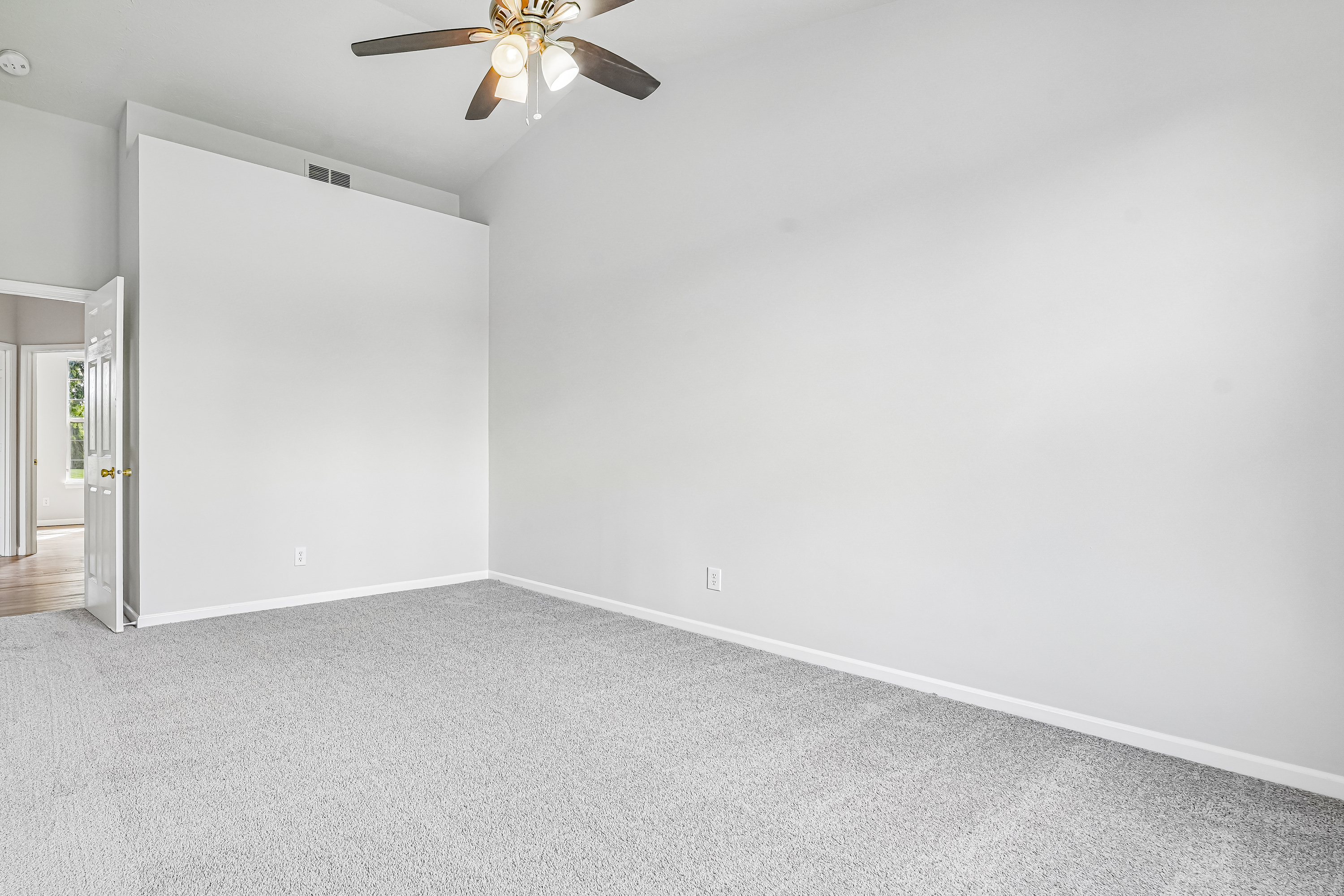Photo 18 of 48 of 2082 Lawrin Ct, Indianapolis, IN
