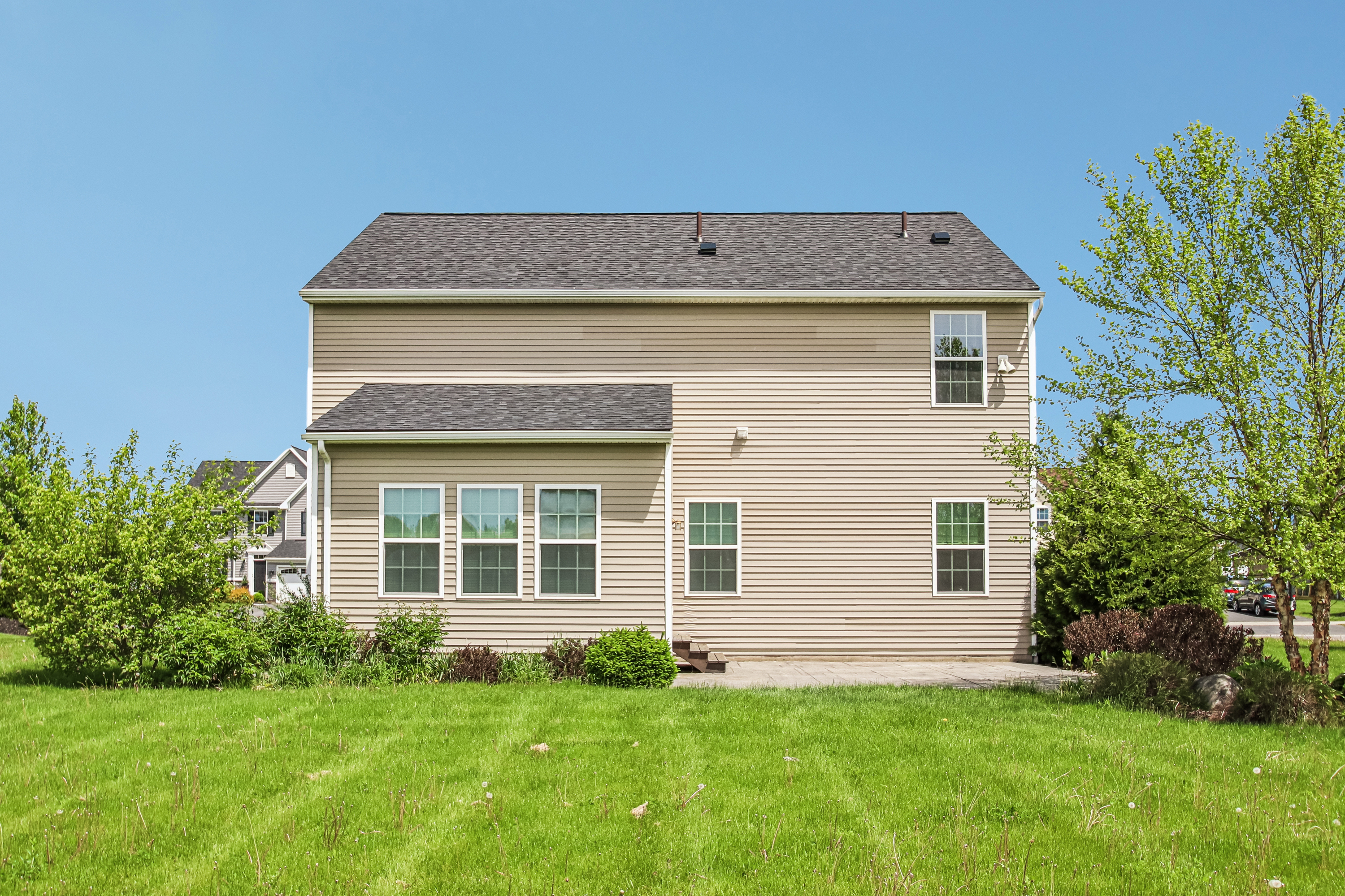 Photo 5 of 48 of 6007 Amber Dr, Farmington, NY