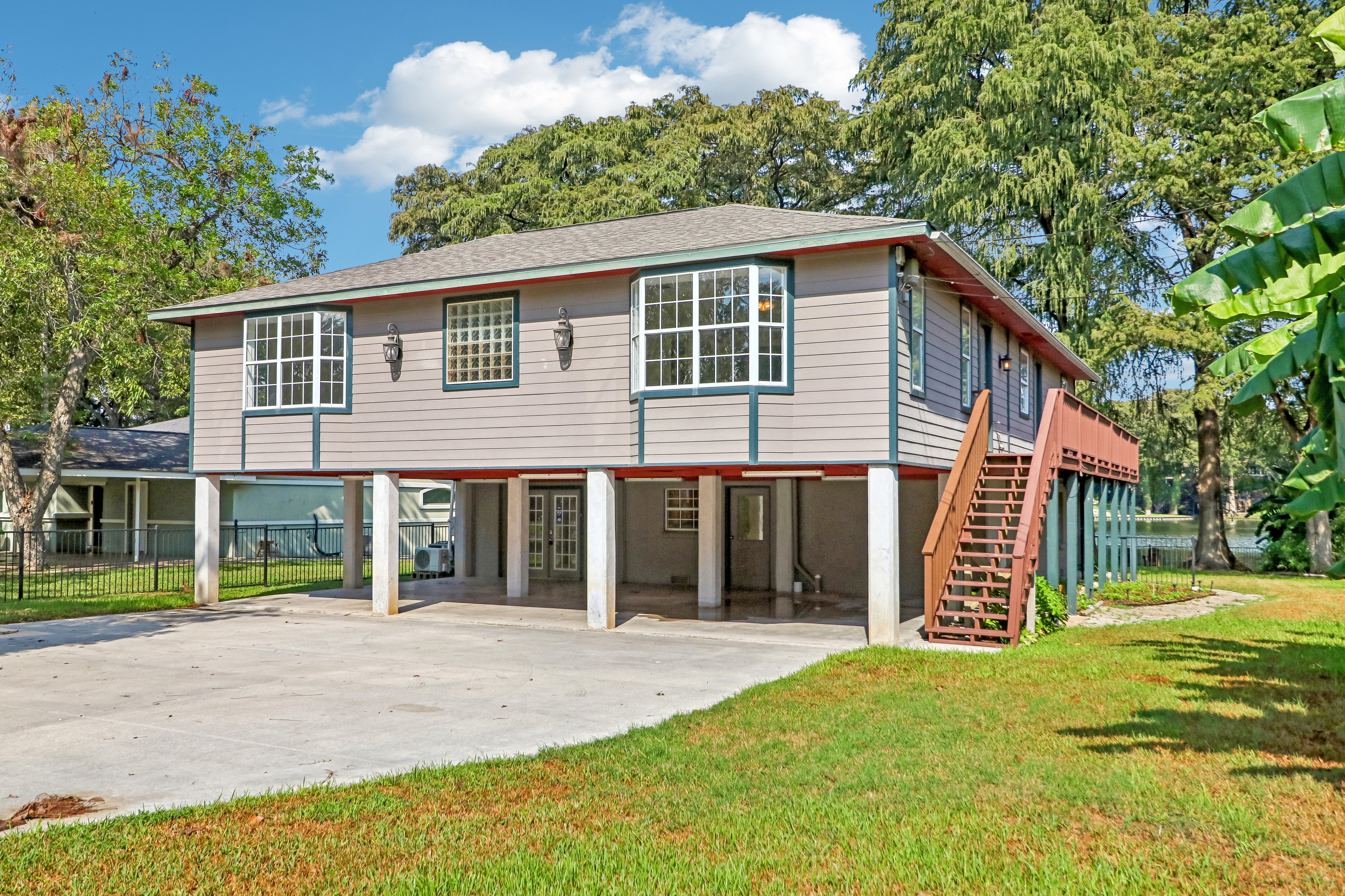 Photo 5 of 47 of 1321 E Zipp Rd, New Braunfels, TX