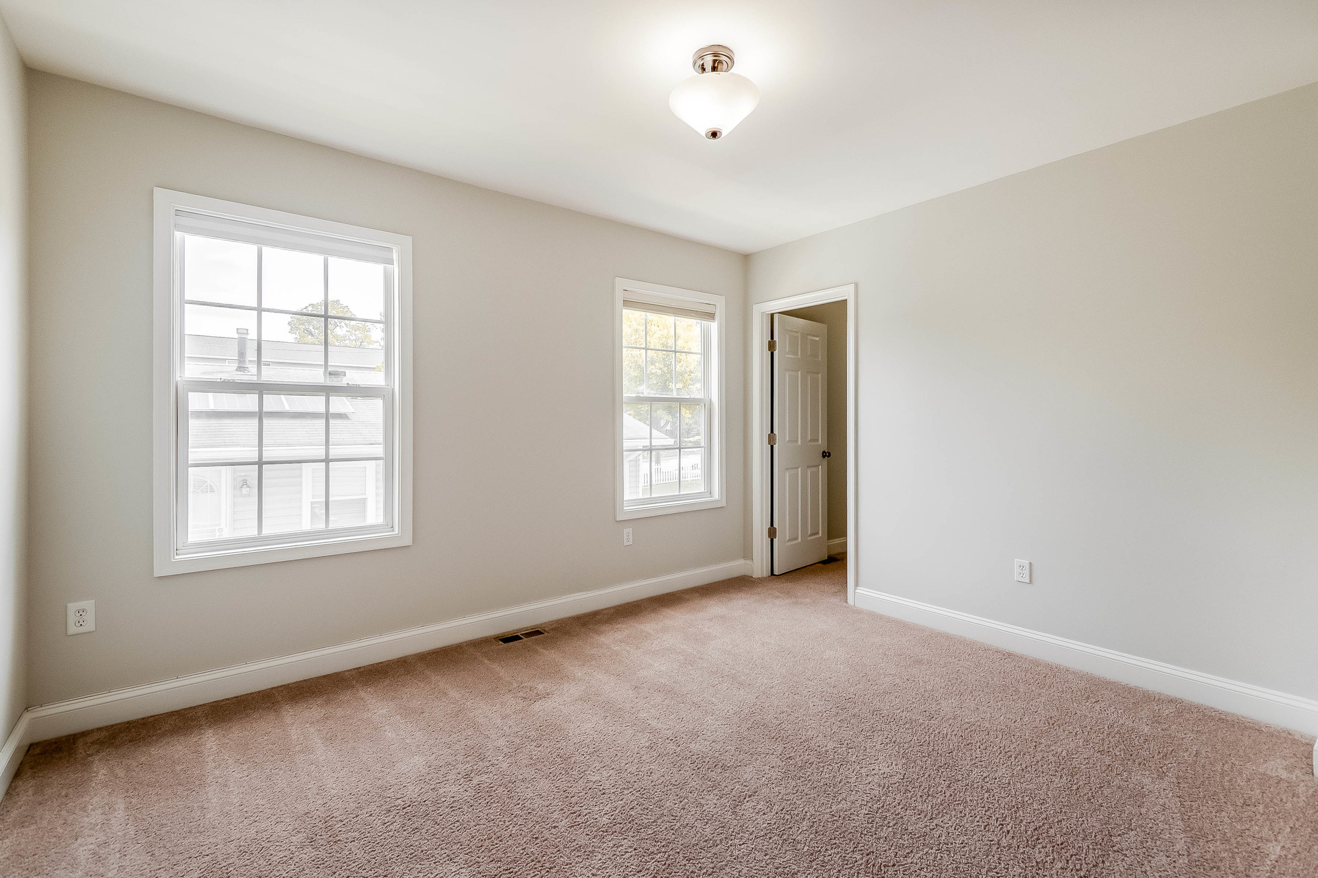 Photo 13 of 20 of 4933 Lee St NE, Washington, DC