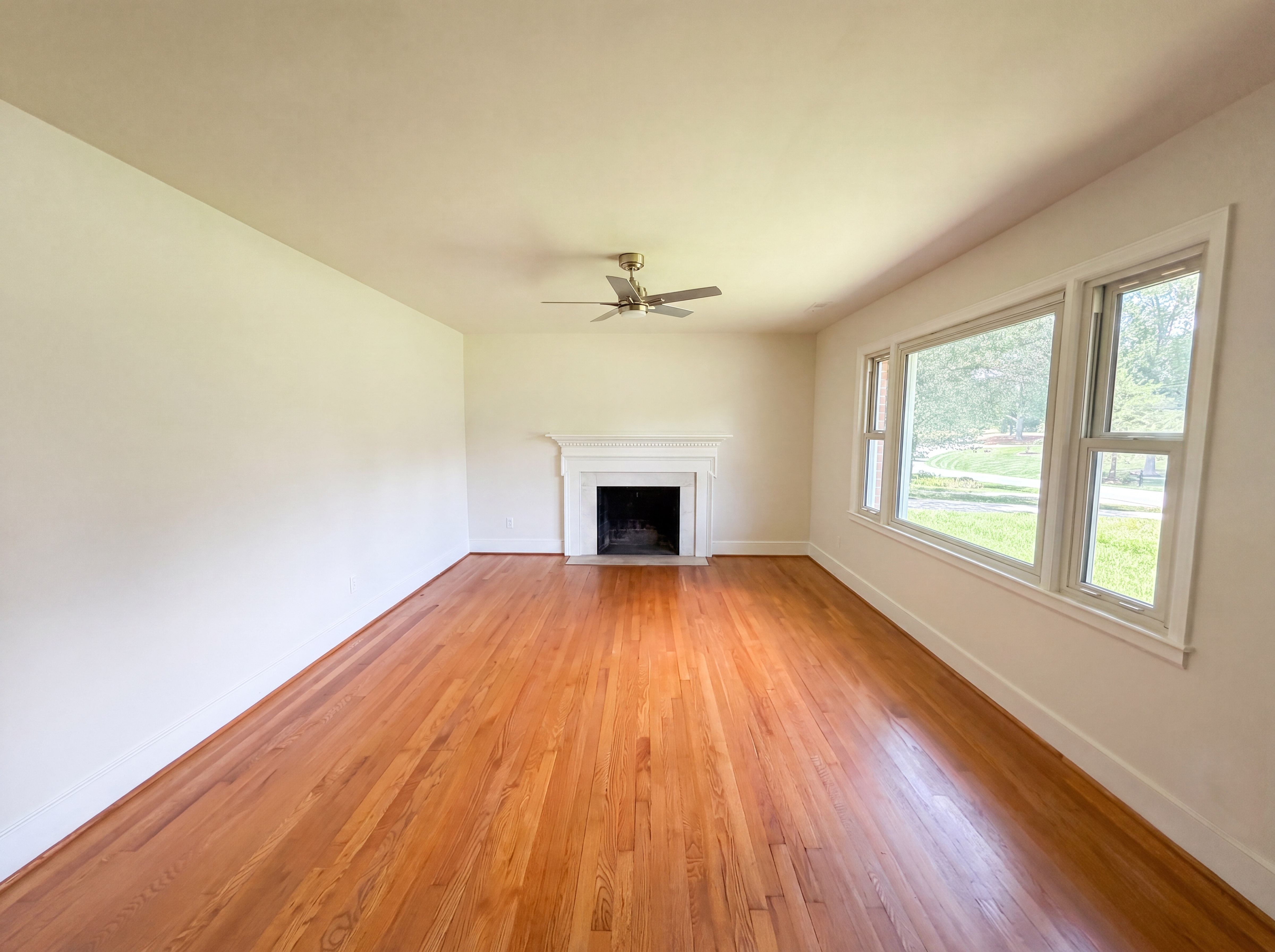 Photo 3 of 17 of 1911 Amberhill Ln, Charlotte, NC