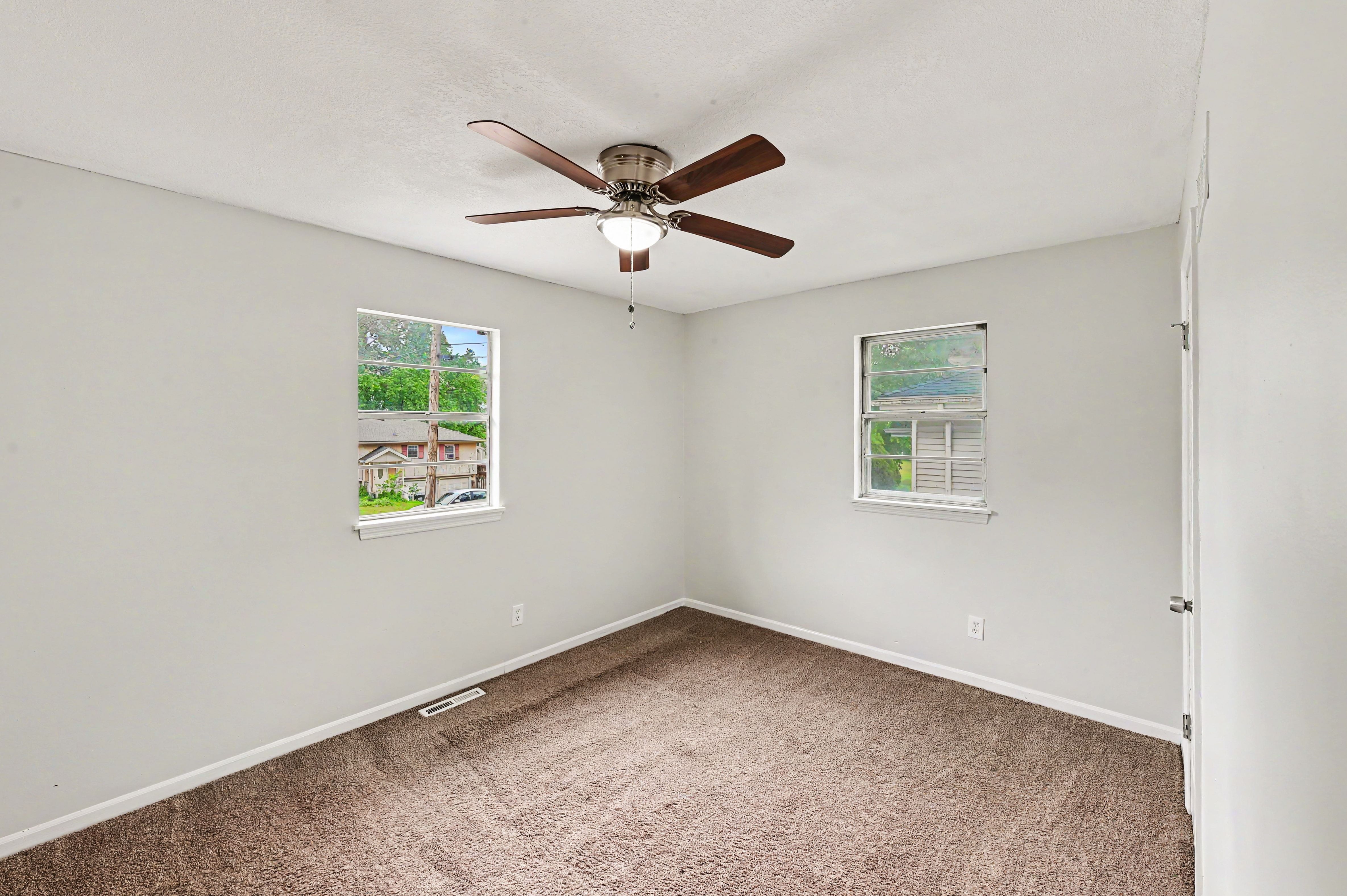 Photo 4 of 20 of 613 W Hulett St, Edgerton, KS