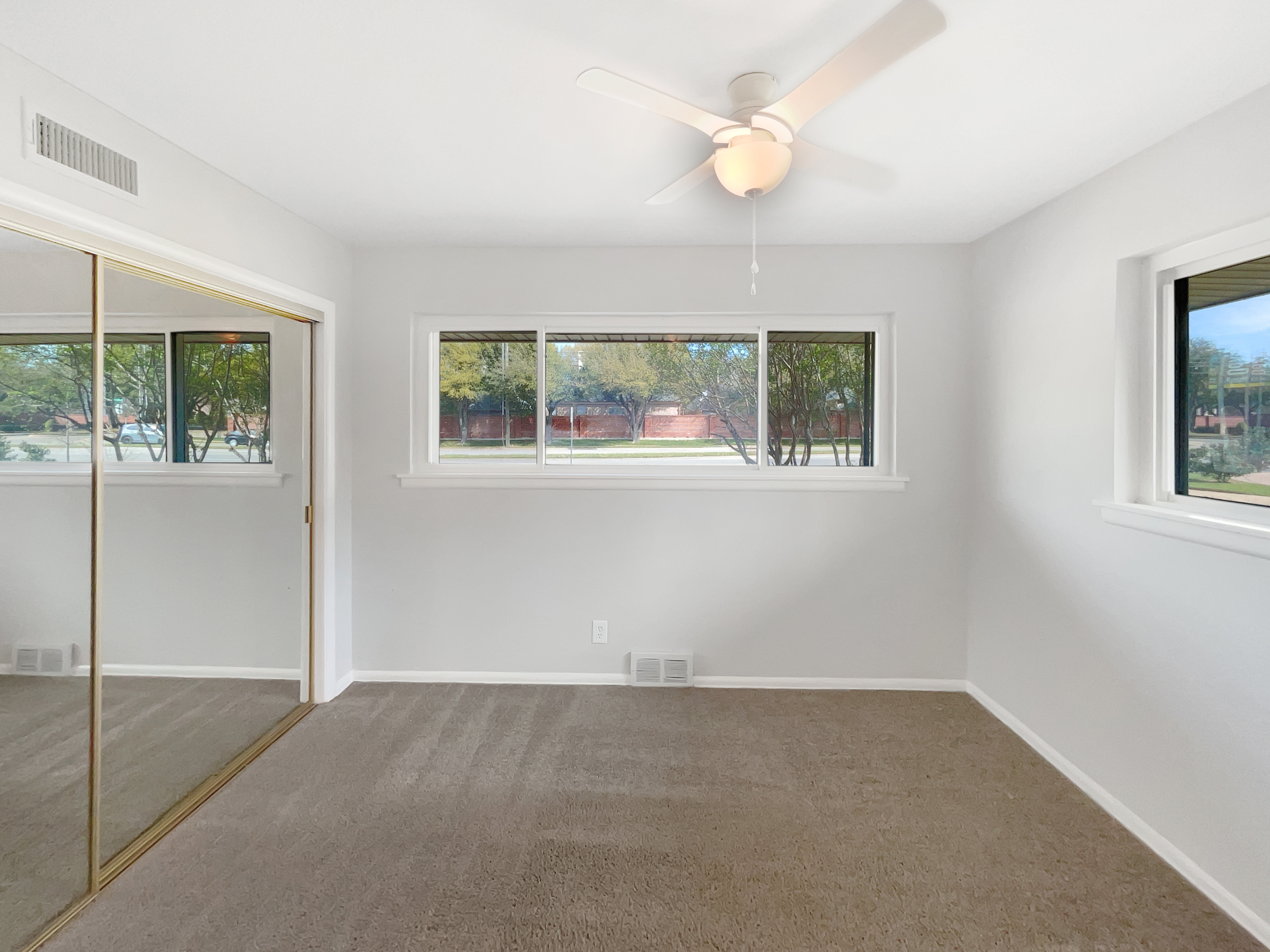 Photo 4 of 18 of 4106 Walnut Hill Ln, Dallas, TX