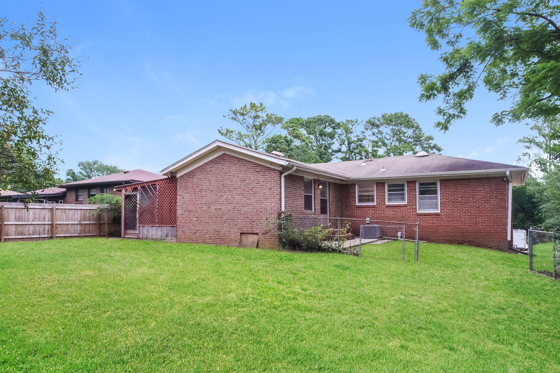 Photo 20 of 22 of 2609 Rockwell Rd NW, Huntsville, AL