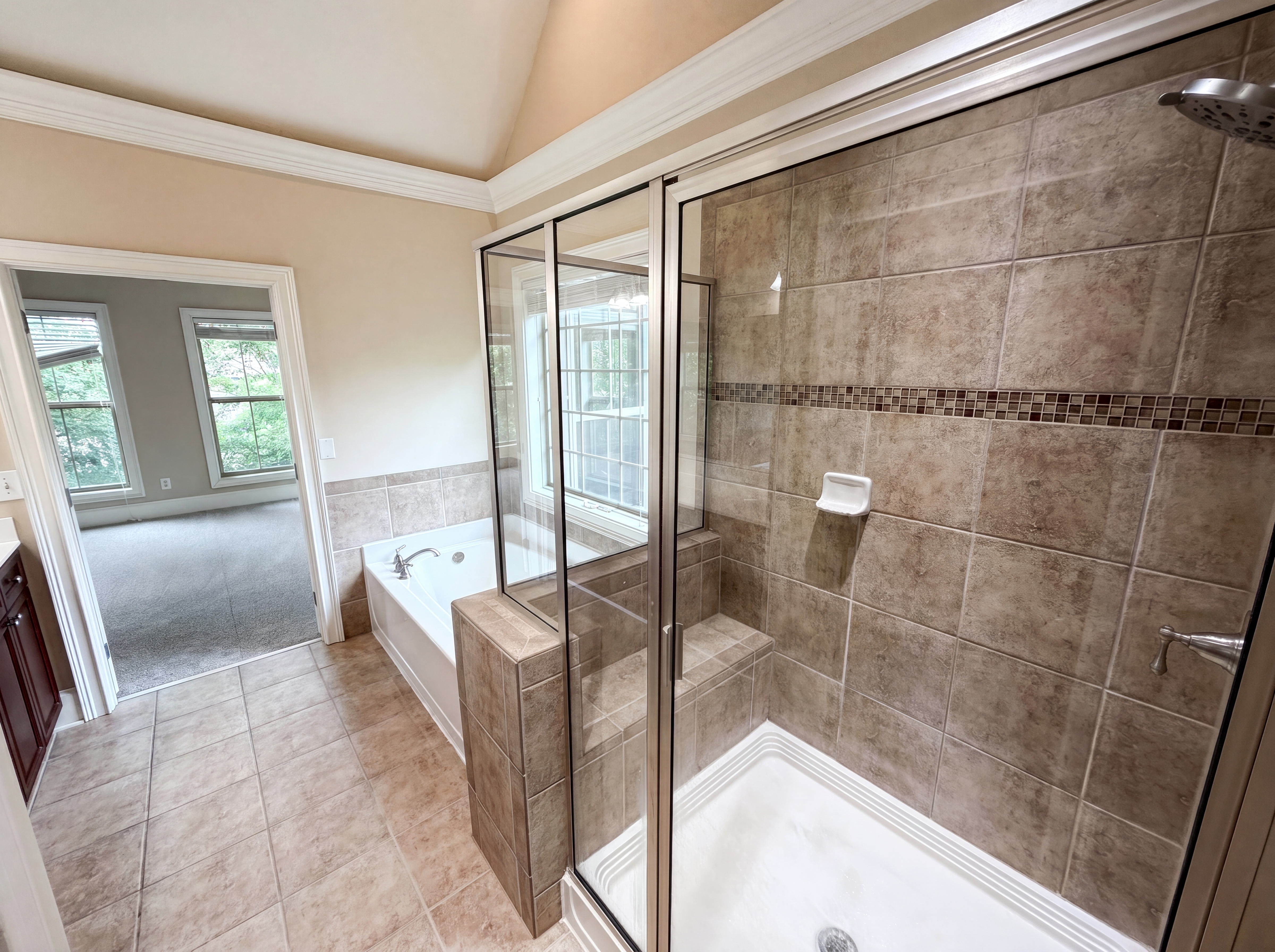Photo 13 of 33 of 2370 Crescent Park Ct, Atlanta, GA