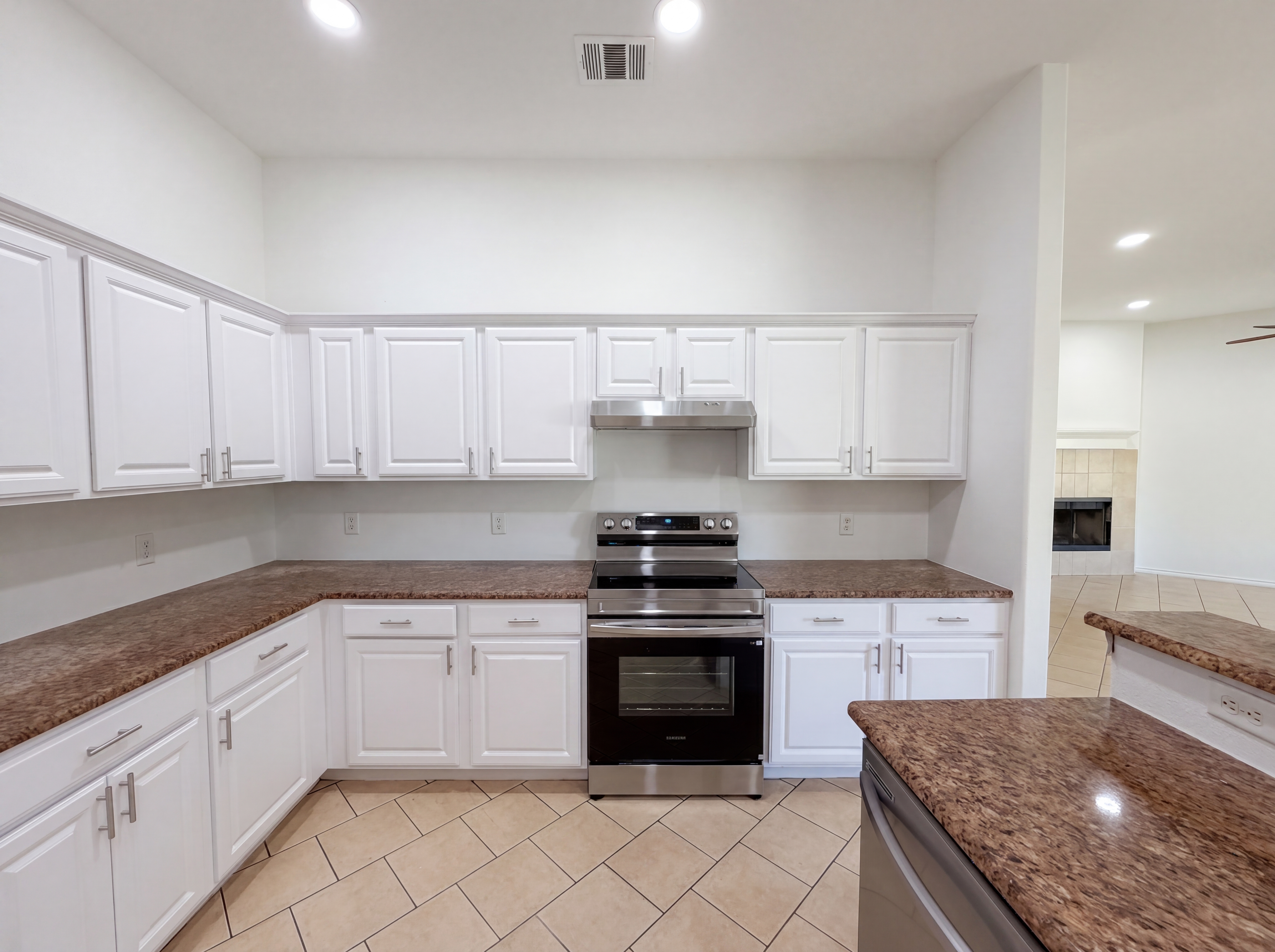 Photo 2 of 20 of 4617 Deal Dr, Fort Worth, TX