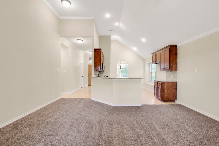 Photo 11 of 25 - 6016 Beachview Ln, Fort Worth, TX 76179