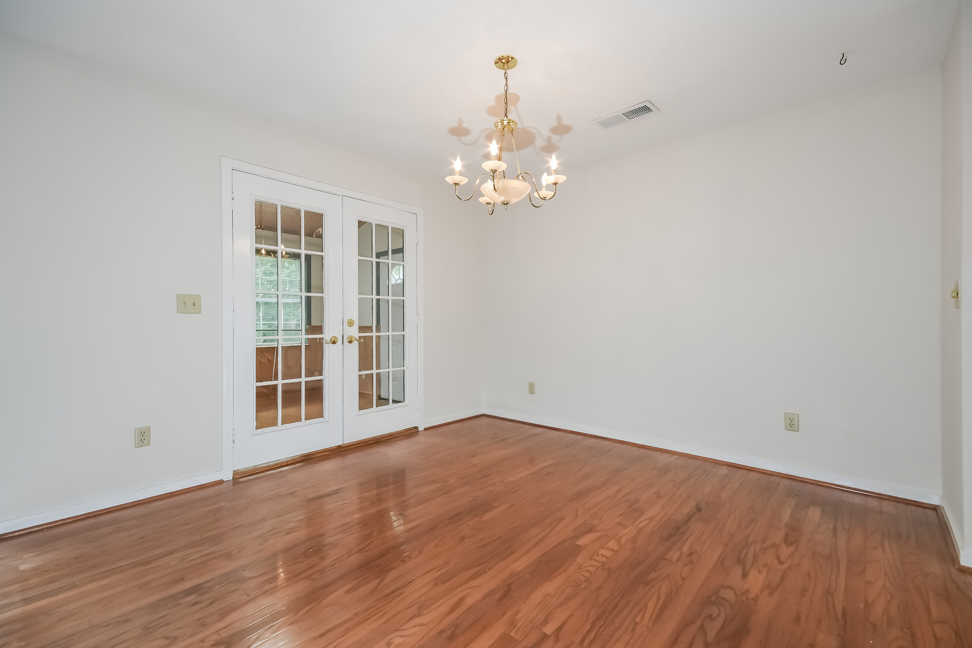 Photo 8 of 22 of 2054 Willowdale Ct, Mount Pleasant, SC