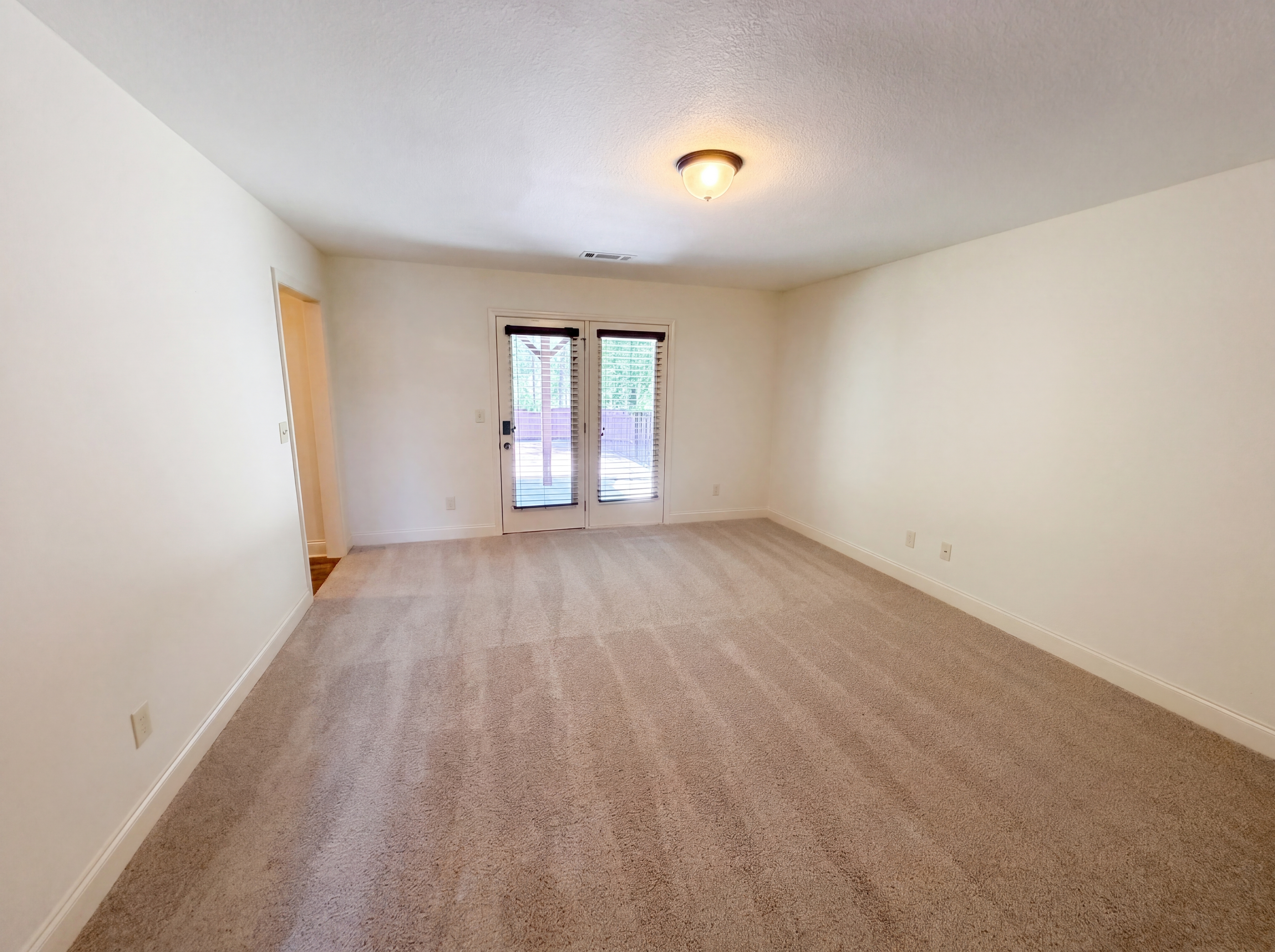 Photo 8 of 28 of 2721 Berkshire Dr, Winder, GA