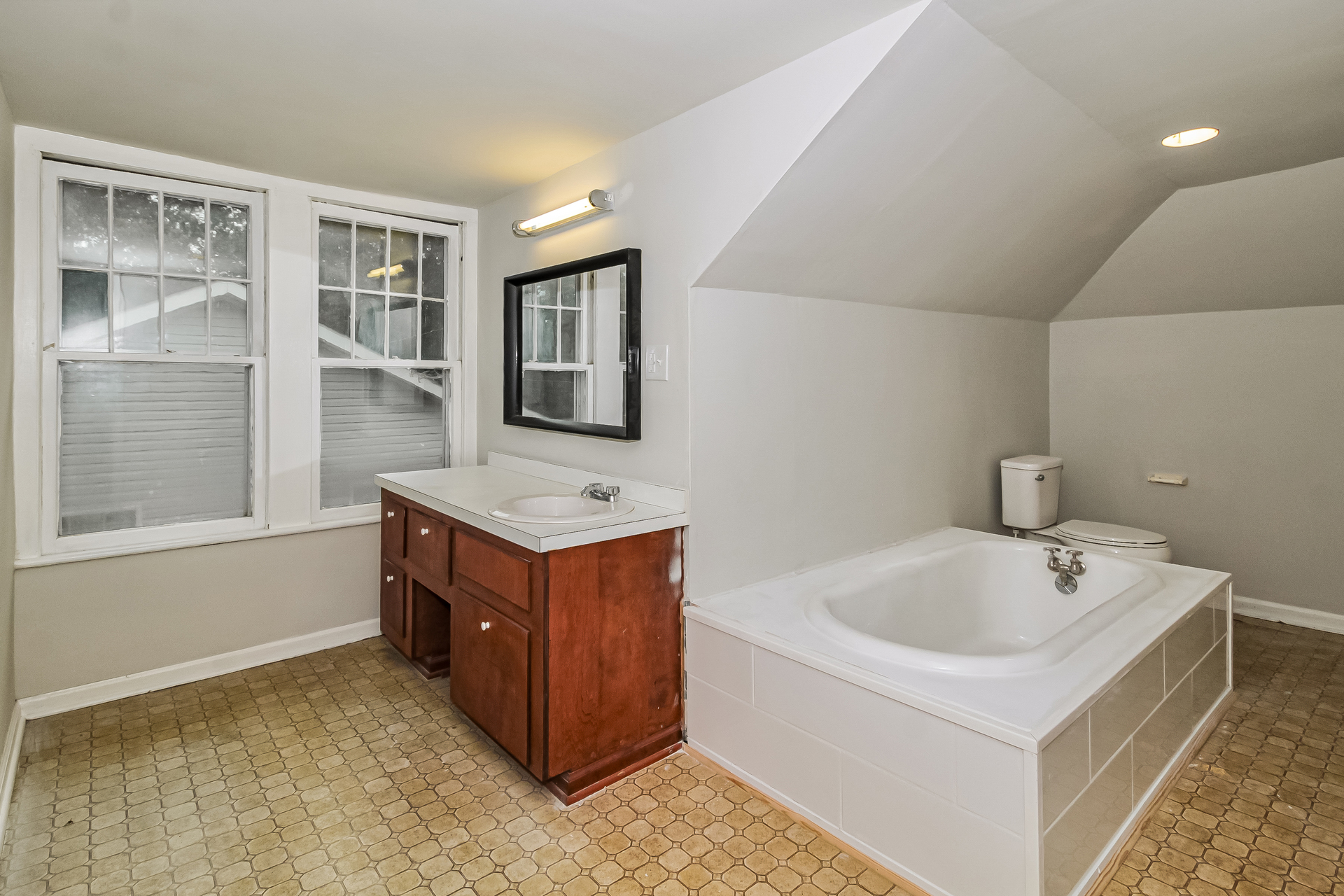 Photo 12 of 22 of 114 E Clay St, Whiteville, NC